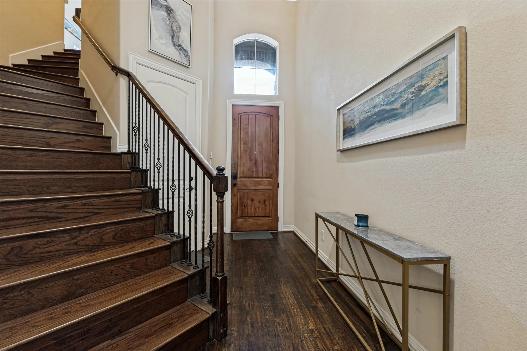 Townhouse For Sale in Dallas County , 2211 Eriksson Lane, Dallas, Texas 75204, 3 Bedroom, 3 Bathroom, 2 Garage spaces, 1,912 Sqft, built in 2013, mls#21396970, Real Estate Agent in Dallas, Homes For Sale in Dallas county, Homes For Sale in Dallas, Realtor in Dallas Texas, Real Estate Brokerage Independent Realty Texas, Luminita Cordes Realtor