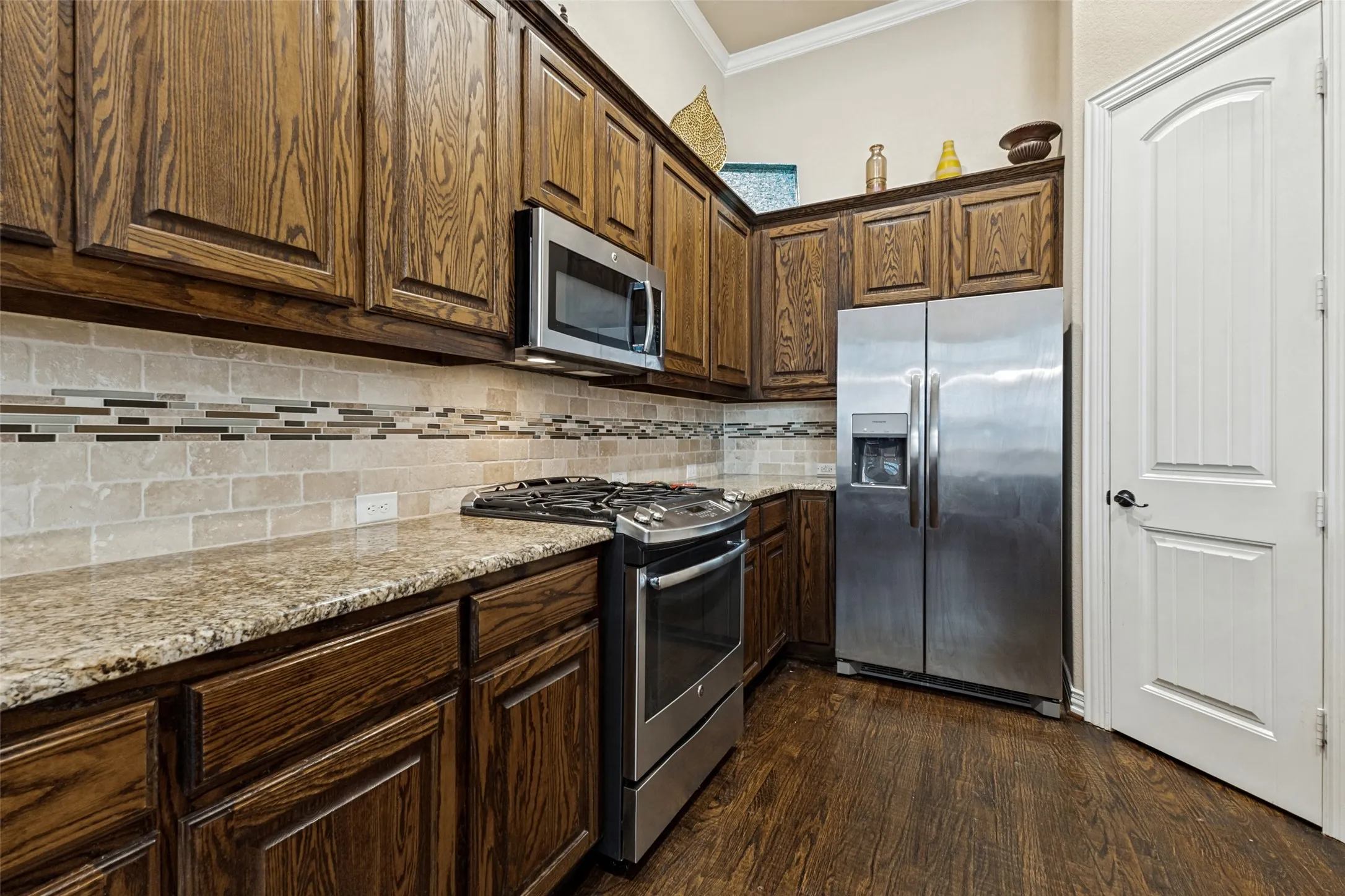 Townhouse For Sale in Dallas County , 2211 Eriksson Lane, Dallas, Texas 75204, 3 Bedroom, 3 Bathroom, 2 Garage spaces, 1,912 Sqft, built in 2013, mls#21396970, Real Estate Agent in Dallas, Homes For Sale in Dallas county, Homes For Sale in Dallas, Realtor in Dallas Texas, Real Estate Brokerage Independent Realty Texas, Luminita Cordes Realtor