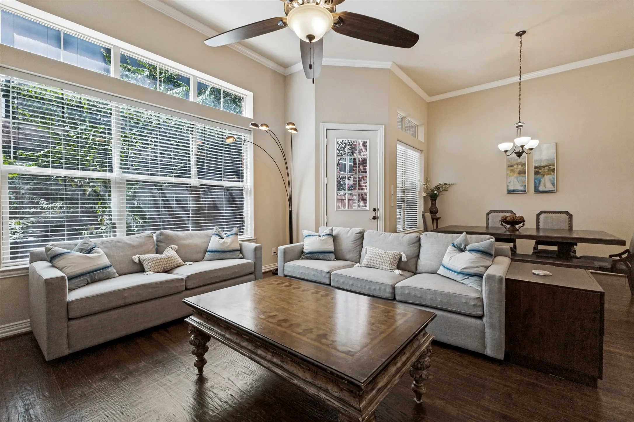 Townhouse For Sale in Dallas County , 2211 Eriksson Lane, Dallas, Texas 75204, 3 Bedroom, 3 Bathroom, 2 Garage spaces, 1,912 Sqft, built in 2013, mls#21396970, Real Estate Agent in Dallas, Homes For Sale in Dallas county, Homes For Sale in Dallas, Realtor in Dallas Texas, Real Estate Brokerage Independent Realty Texas, Luminita Cordes Realtor