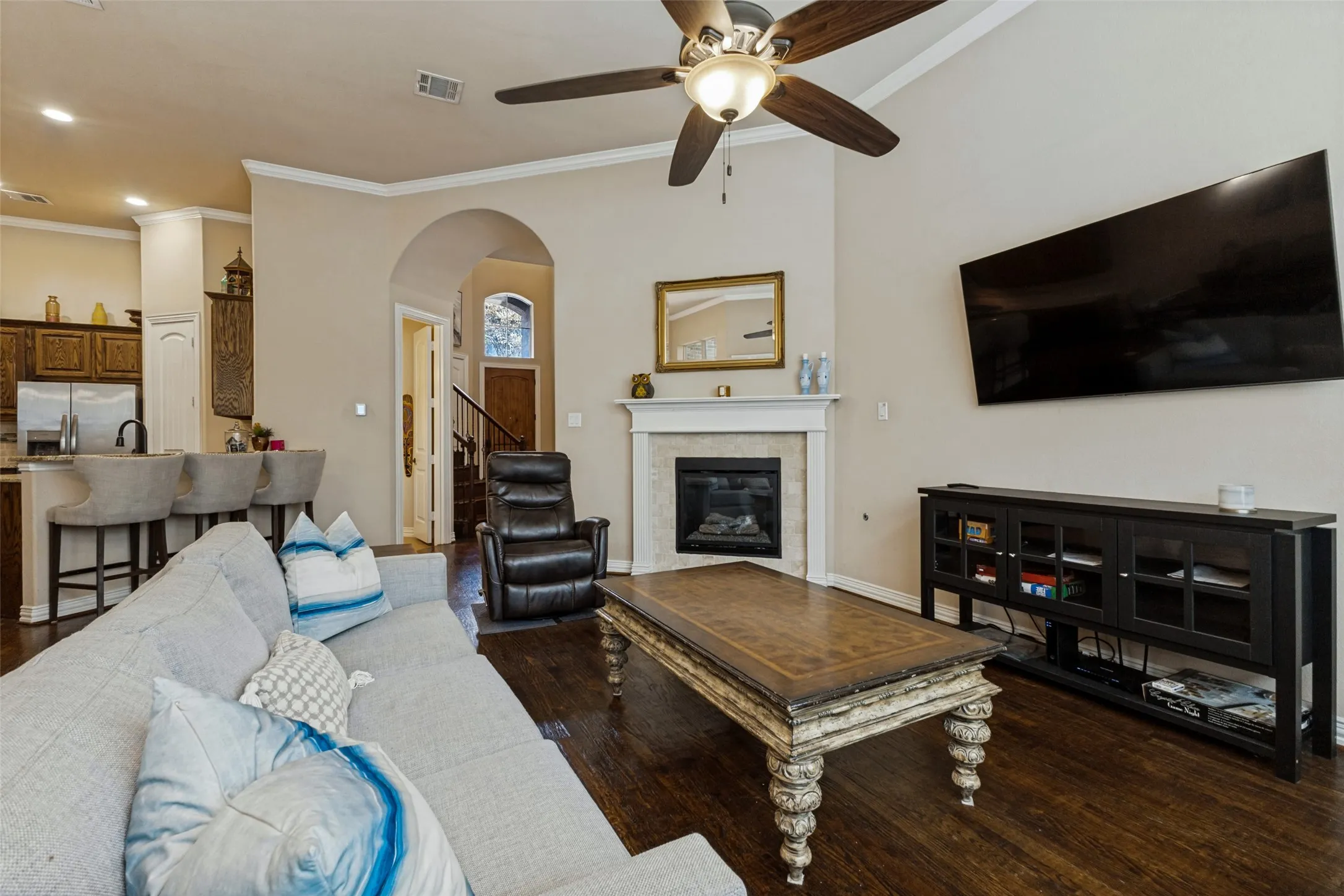 Townhouse For Sale in Dallas County , 2211 Eriksson Lane, Dallas, Texas 75204, 3 Bedroom, 3 Bathroom, 2 Garage spaces, 1,912 Sqft, built in 2013, mls#21396970, Real Estate Agent in Dallas, Homes For Sale in Dallas county, Homes For Sale in Dallas, Realtor in Dallas Texas, Real Estate Brokerage Independent Realty Texas, Luminita Cordes Realtor
