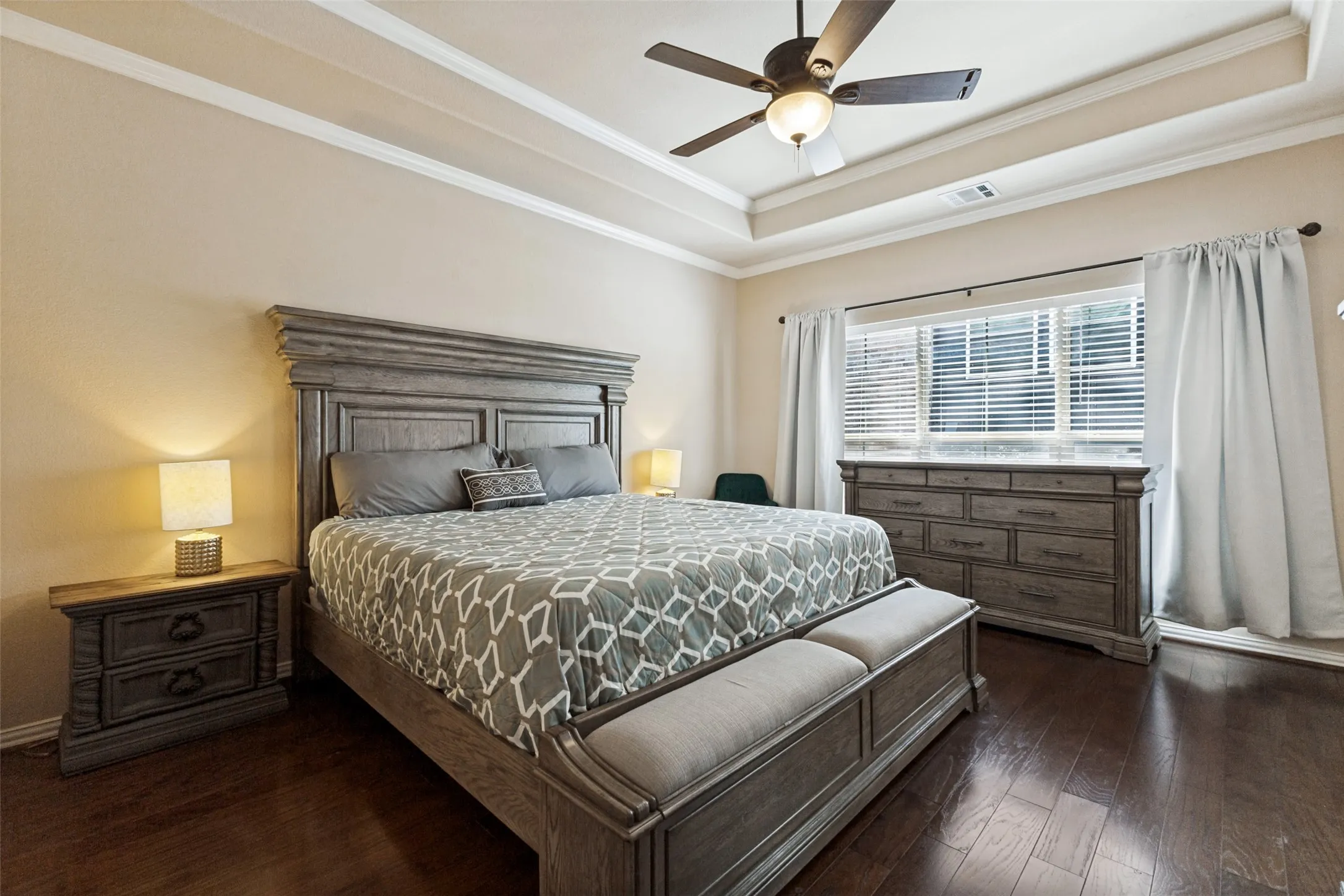 Townhouse For Sale in Dallas County , 2211 Eriksson Lane, Dallas, Texas 75204, 3 Bedroom, 3 Bathroom, 2 Garage spaces, 1,912 Sqft, built in 2013, mls#21396970, Real Estate Agent in Dallas, Homes For Sale in Dallas county, Homes For Sale in Dallas, Realtor in Dallas Texas, Real Estate Brokerage Independent Realty Texas, Luminita Cordes Realtor