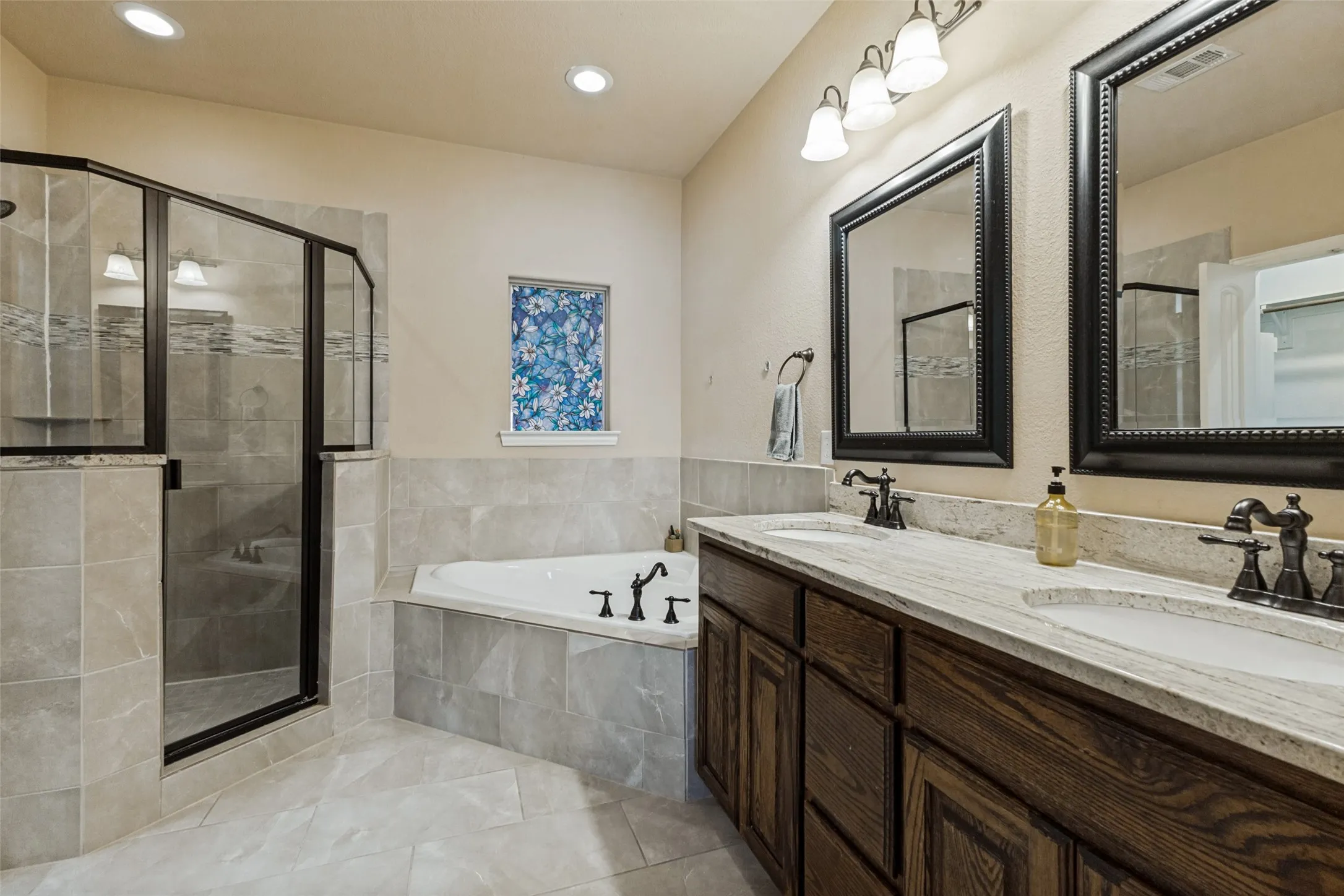 Townhouse For Sale in Dallas County , 2211 Eriksson Lane, Dallas, Texas 75204, 3 Bedroom, 3 Bathroom, 2 Garage spaces, 1,912 Sqft, built in 2013, mls#21396970, Real Estate Agent in Dallas, Homes For Sale in Dallas county, Homes For Sale in Dallas, Realtor in Dallas Texas, Real Estate Brokerage Independent Realty Texas, Luminita Cordes Realtor
