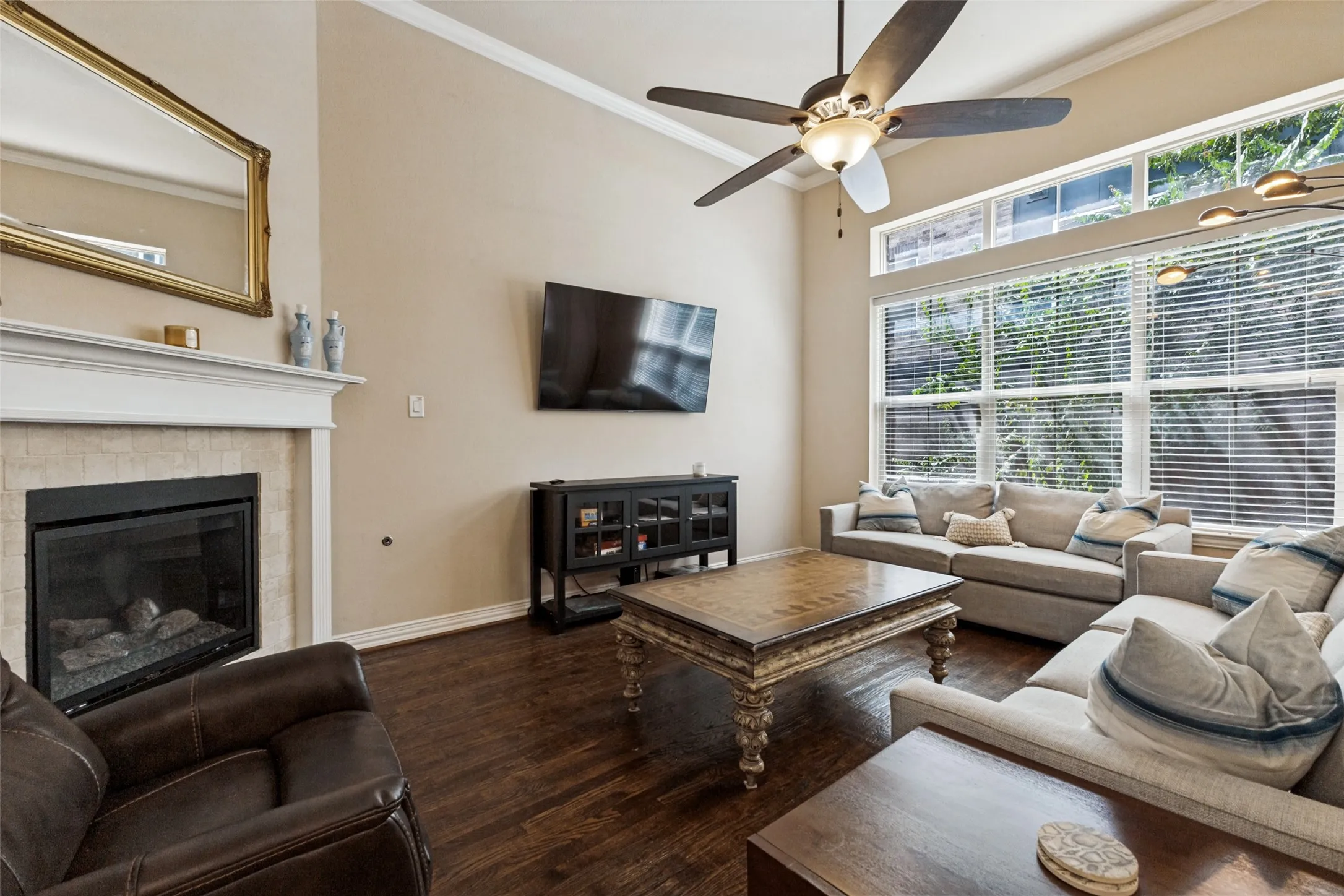 Townhouse For Sale in Dallas County , 2211 Eriksson Lane, Dallas, Texas 75204, 3 Bedroom, 3 Bathroom, 2 Garage spaces, 1,912 Sqft, built in 2013, mls#21396970, Real Estate Agent in Dallas, Homes For Sale in Dallas county, Homes For Sale in Dallas, Realtor in Dallas Texas, Real Estate Brokerage Independent Realty Texas, Luminita Cordes Realtor