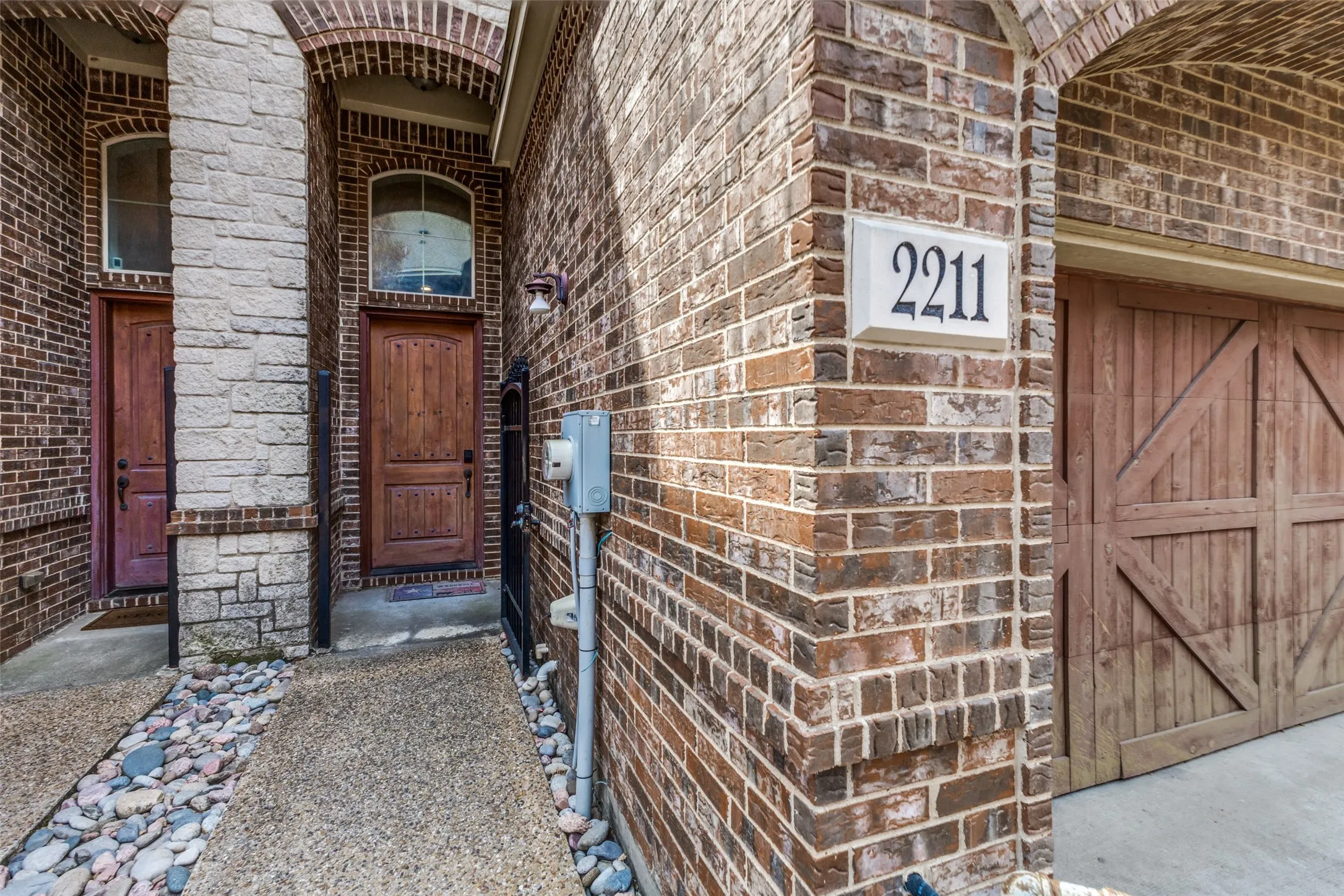 Townhouse For Sale in Dallas County , 2211 Eriksson Lane, Dallas, Texas 75204, 3 Bedroom, 3 Bathroom, 2 Garage spaces, 1,912 Sqft, built in 2013, mls#21396970, Real Estate Agent in Dallas, Homes For Sale in Dallas county, Homes For Sale in Dallas, Realtor in Dallas Texas, Real Estate Brokerage Independent Realty Texas, Luminita Cordes Realtor