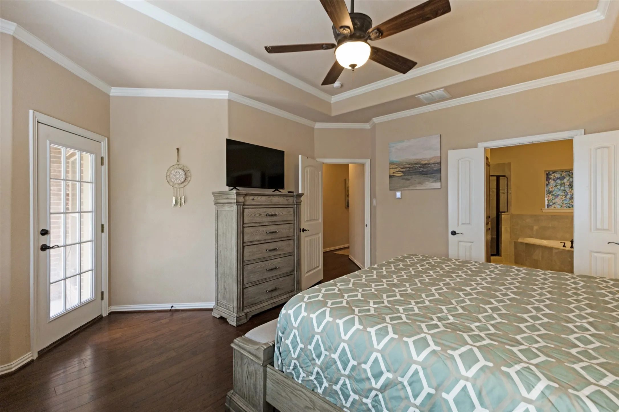 Townhouse For Sale in Dallas County , 2211 Eriksson Lane, Dallas, Texas 75204, 3 Bedroom, 3 Bathroom, 2 Garage spaces, 1,912 Sqft, built in 2013, mls#21396970, Real Estate Agent in Dallas, Homes For Sale in Dallas county, Homes For Sale in Dallas, Realtor in Dallas Texas, Real Estate Brokerage Independent Realty Texas, Luminita Cordes Realtor
