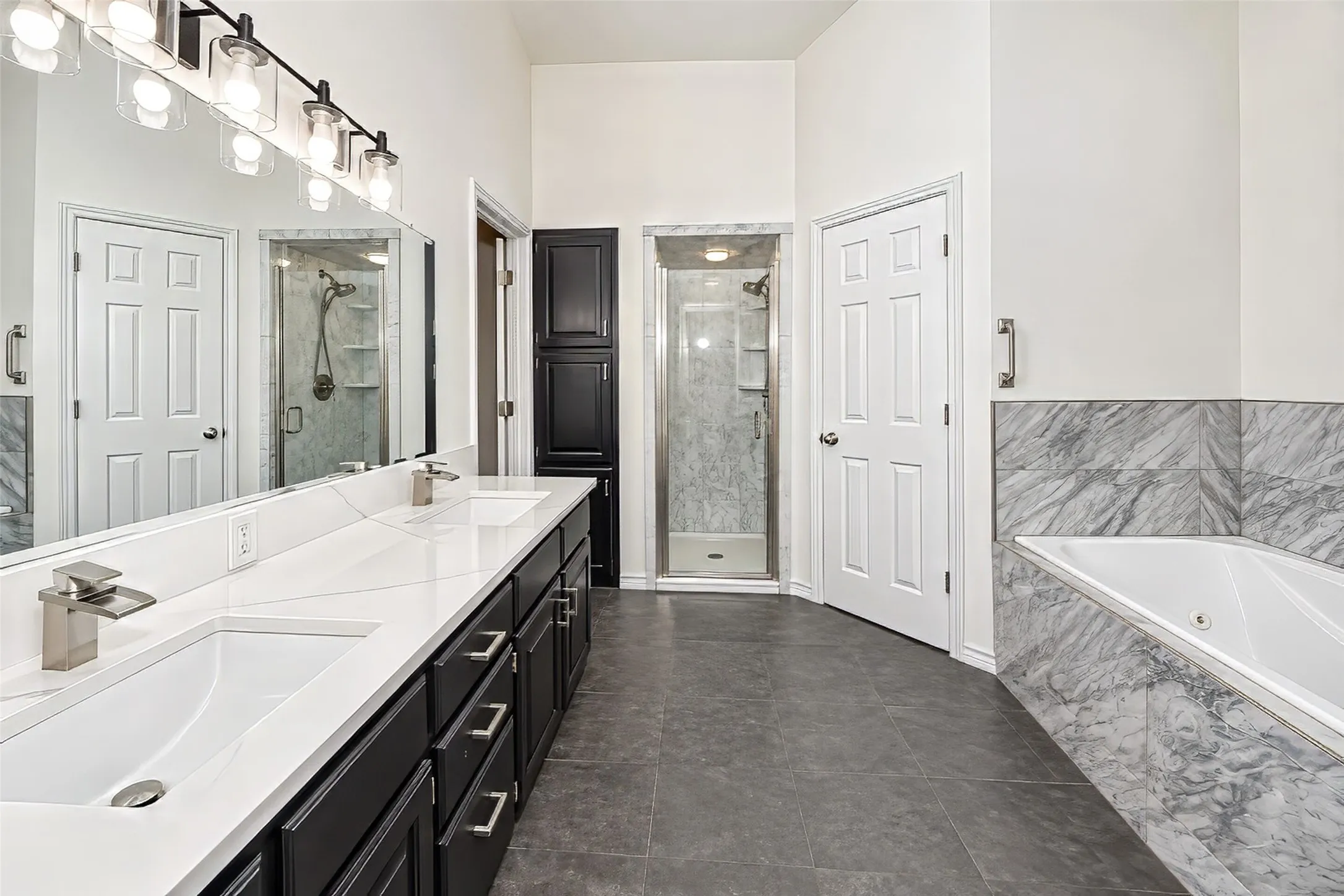 Single Family Residence For Sale in Tarrant County , 2941 Cresthaven Drive, Grapevine, Texas 76051, 3 Bedroom, 2 Bathroom, 2 Garage spaces, 1,900 Sqft, built in 1983, mls#21395919, Real Estate Agent in Grapevine, Homes For Sale in Tarrant county, Homes For Sale in Grapevine, Realtor in Grapevine Texas, Real Estate Brokerage Independent Realty Texas, Luminita Cordes Realtor