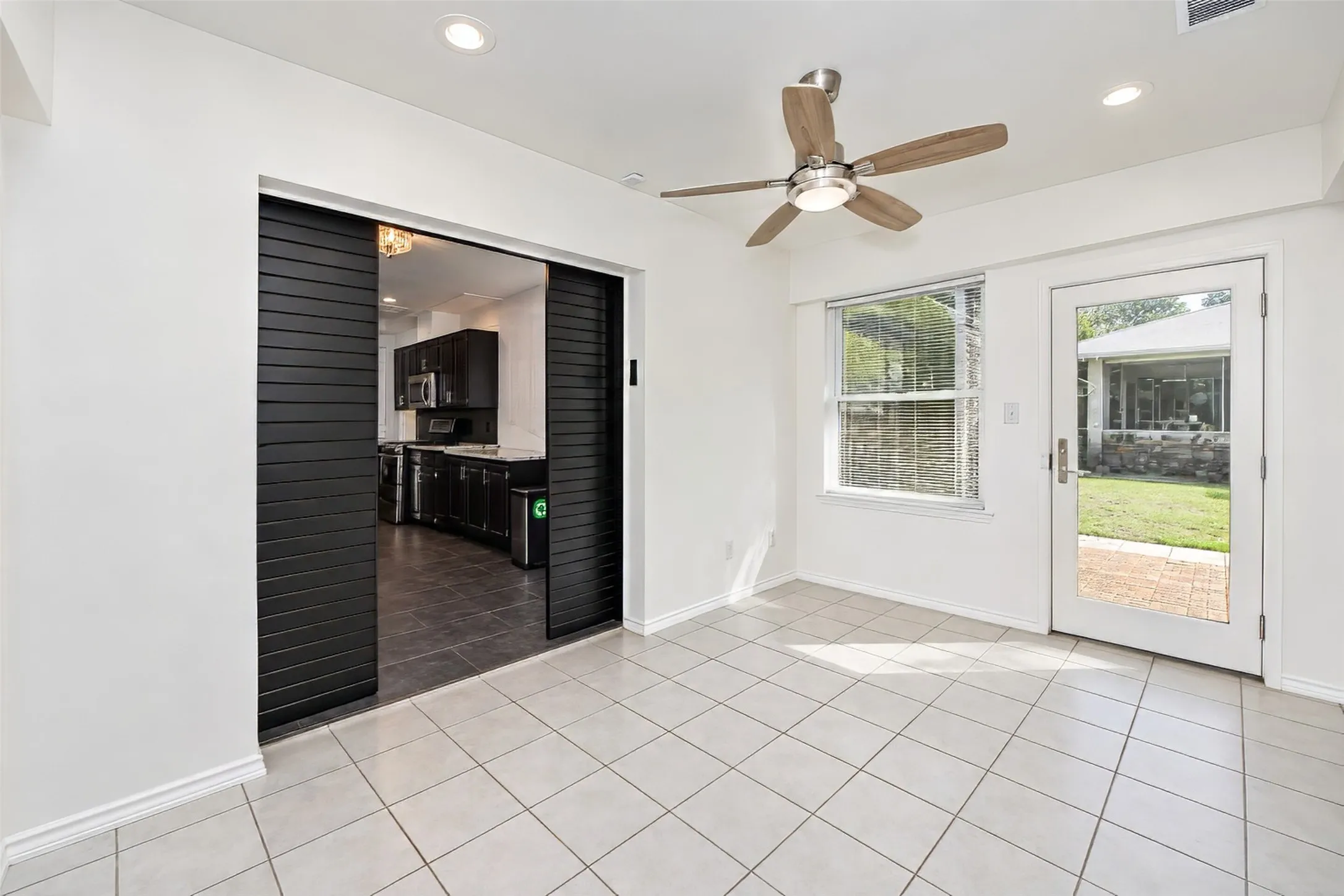 Single Family Residence For Sale in Tarrant County , 2941 Cresthaven Drive, Grapevine, Texas 76051, 3 Bedroom, 2 Bathroom, 2 Garage spaces, 1,900 Sqft, built in 1983, mls#21395919, Real Estate Agent in Grapevine, Homes For Sale in Tarrant county, Homes For Sale in Grapevine, Realtor in Grapevine Texas, Real Estate Brokerage Independent Realty Texas, Luminita Cordes Realtor