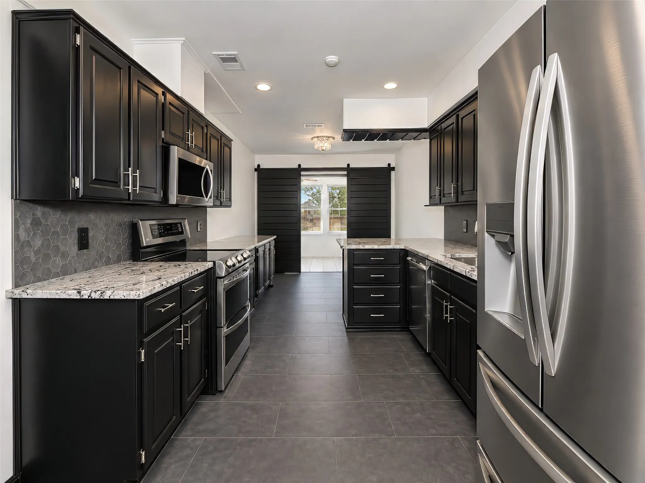 Single Family Residence For Sale in Tarrant County , 2941 Cresthaven Drive, Grapevine, Texas 76051, 3 Bedroom, 2 Bathroom, 2 Garage spaces, 1,900 Sqft, built in 1983, mls#21395919, Real Estate Agent in Grapevine, Homes For Sale in Tarrant county, Homes For Sale in Grapevine, Realtor in Grapevine Texas, Real Estate Brokerage Independent Realty Texas, Luminita Cordes Realtor