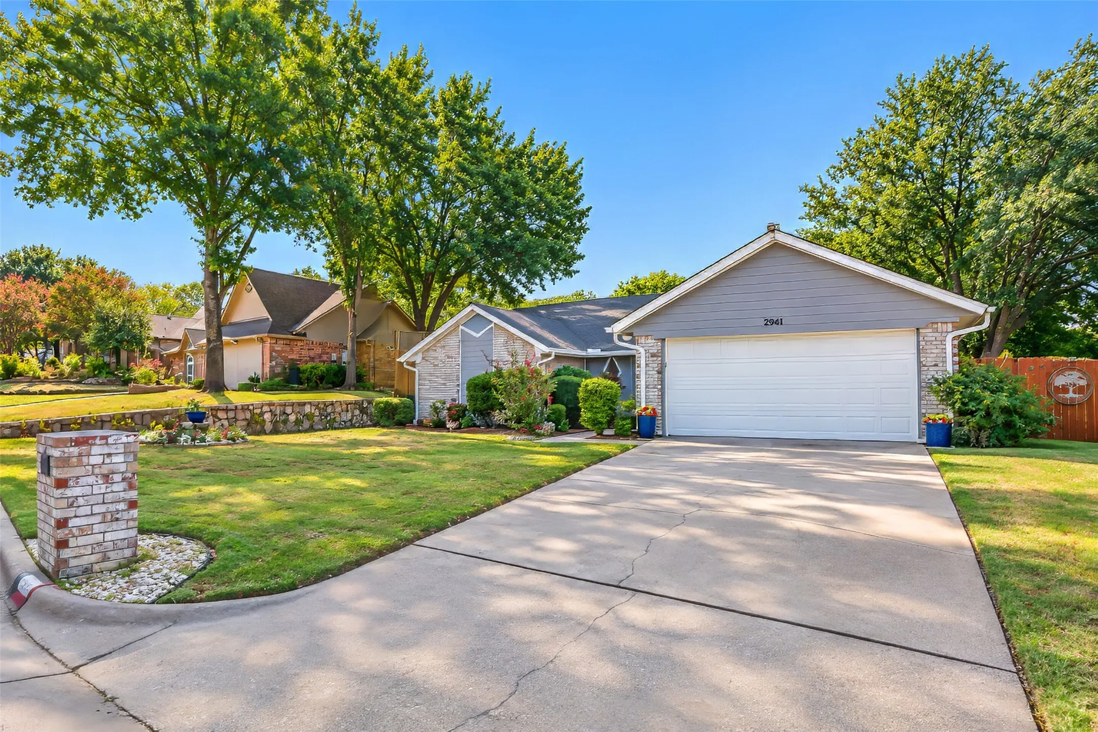 Single Family Residence For Sale in Tarrant County , 2941 Cresthaven Drive, Grapevine, Texas 76051, 3 Bedroom, 2 Bathroom, 2 Garage spaces, 1,900 Sqft, built in 1983, mls#21395919, Real Estate Agent in Grapevine, Homes For Sale in Tarrant county, Homes For Sale in Grapevine, Realtor in Grapevine Texas, Real Estate Brokerage Independent Realty Texas, Luminita Cordes Realtor