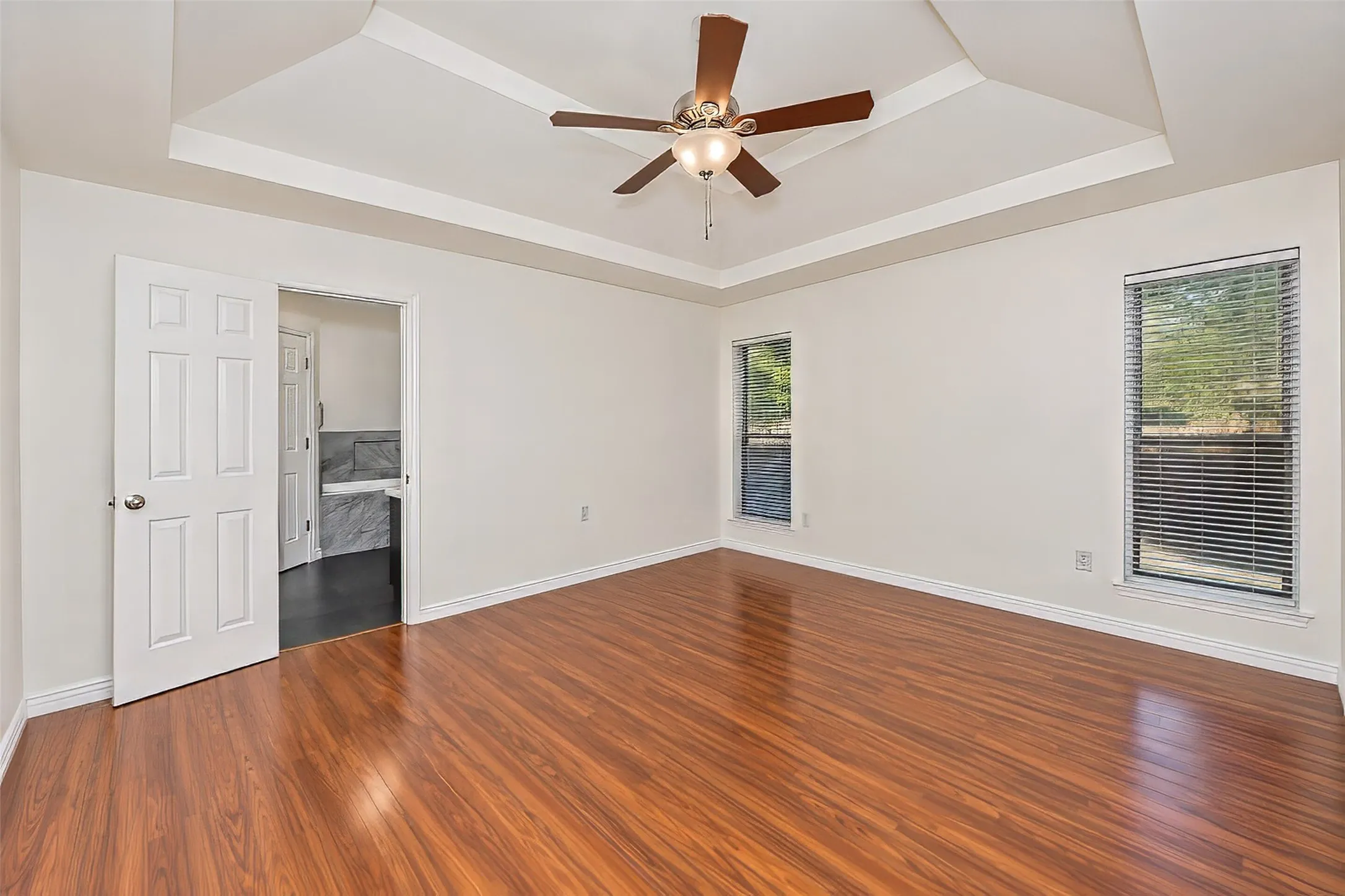 Single Family Residence For Sale in Tarrant County , 2941 Cresthaven Drive, Grapevine, Texas 76051, 3 Bedroom, 2 Bathroom, 2 Garage spaces, 1,900 Sqft, built in 1983, mls#21395919, Real Estate Agent in Grapevine, Homes For Sale in Tarrant county, Homes For Sale in Grapevine, Realtor in Grapevine Texas, Real Estate Brokerage Independent Realty Texas, Luminita Cordes Realtor