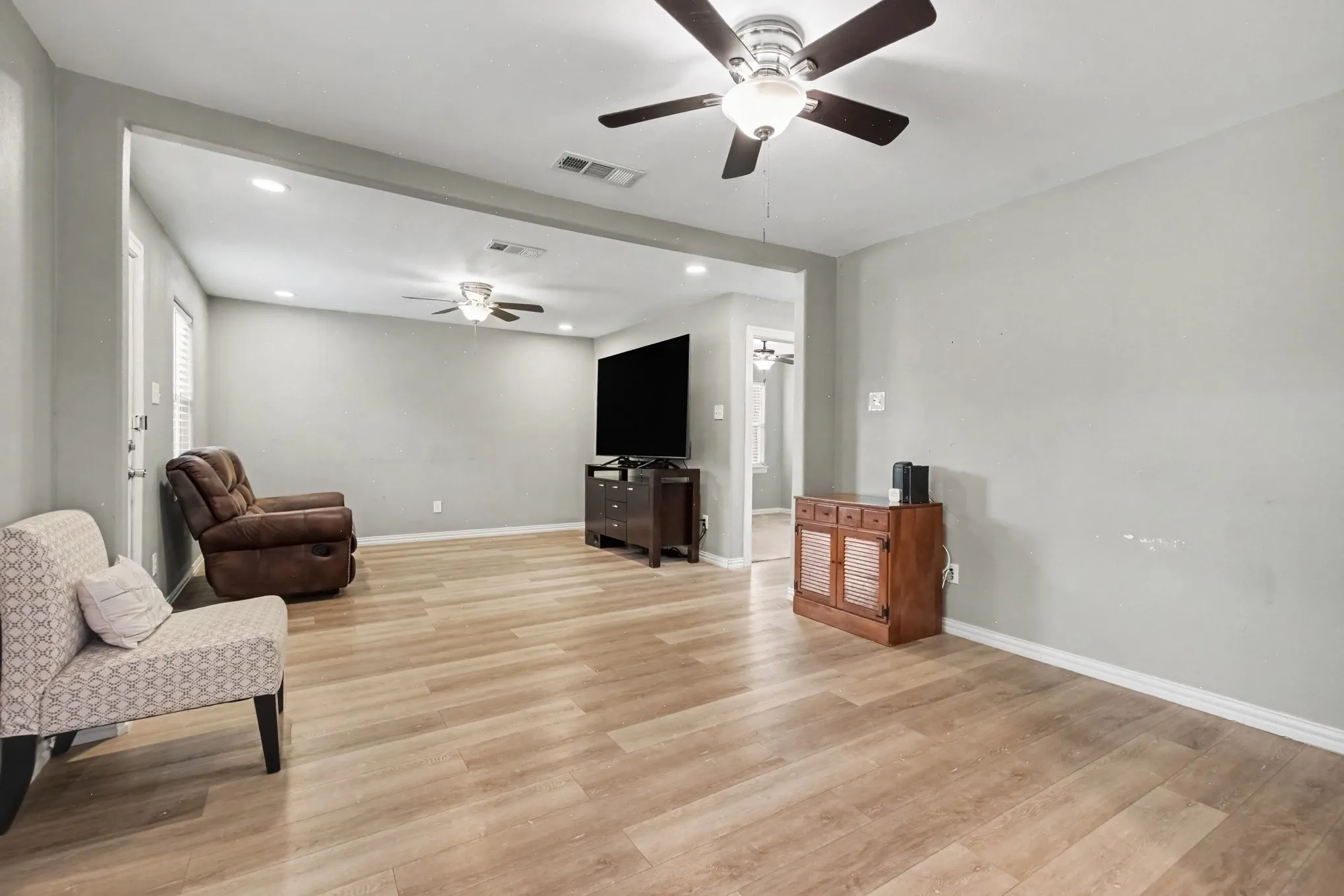 Single Family Residence For Sale in Dallas County , 2314 Healey Drive, Dallas, Texas 75228, 3 Bedroom, 2 Bathroom, Garage spaces, 1,488 Sqft, built in 1954, mls#21395164, Real Estate Agent in Dallas, Homes For Sale in Dallas county, Homes For Sale in Dallas, Realtor in Dallas Texas, Real Estate Brokerage Independent Realty Texas, Luminita Cordes Realtor