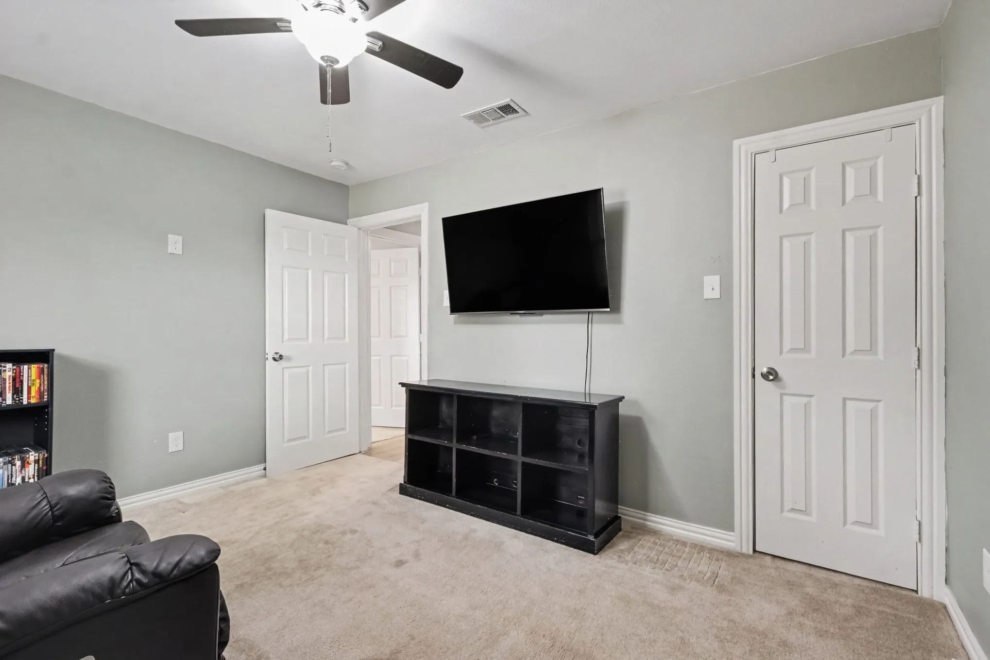 Single Family Residence For Sale in Dallas County , 2314 Healey Drive, Dallas, Texas 75228, 3 Bedroom, 2 Bathroom, Garage spaces, 1,488 Sqft, built in 1954, mls#21395164, Real Estate Agent in Dallas, Homes For Sale in Dallas county, Homes For Sale in Dallas, Realtor in Dallas Texas, Real Estate Brokerage Independent Realty Texas, Luminita Cordes Realtor