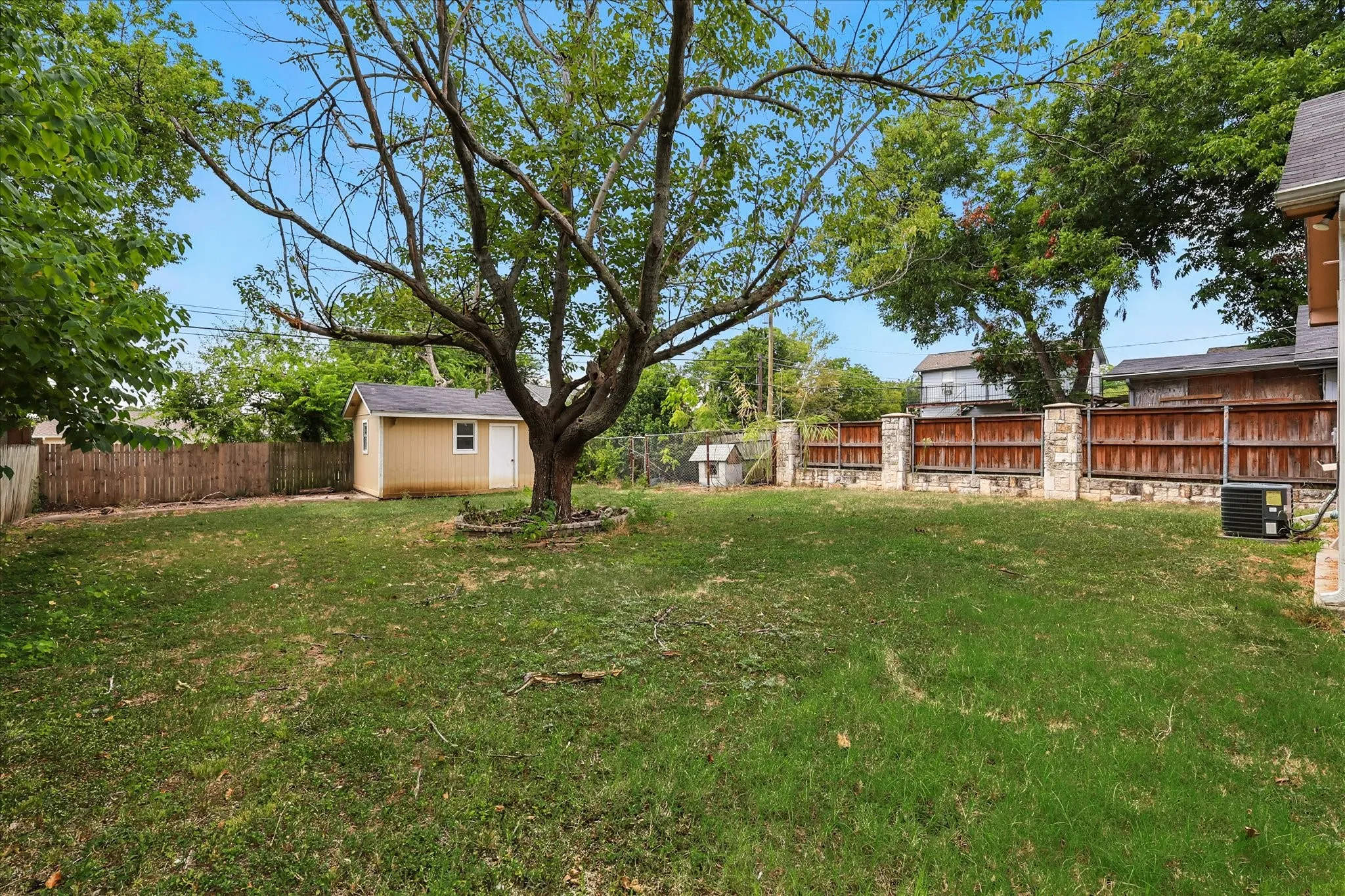 Single Family Residence For Sale in Collin County , 7243 Ash Street, Frisco, Texas 75034, 3 Bedroom, 2 Bathroom, Garage spaces, 1,277 Sqft, built in 1961, mls#21396972, Real Estate Agent in Frisco, Homes For Sale in Collin county, Homes For Sale in Frisco, Realtor in Frisco Texas, Real Estate Brokerage Independent Realty Texas, Luminita Cordes Realtor