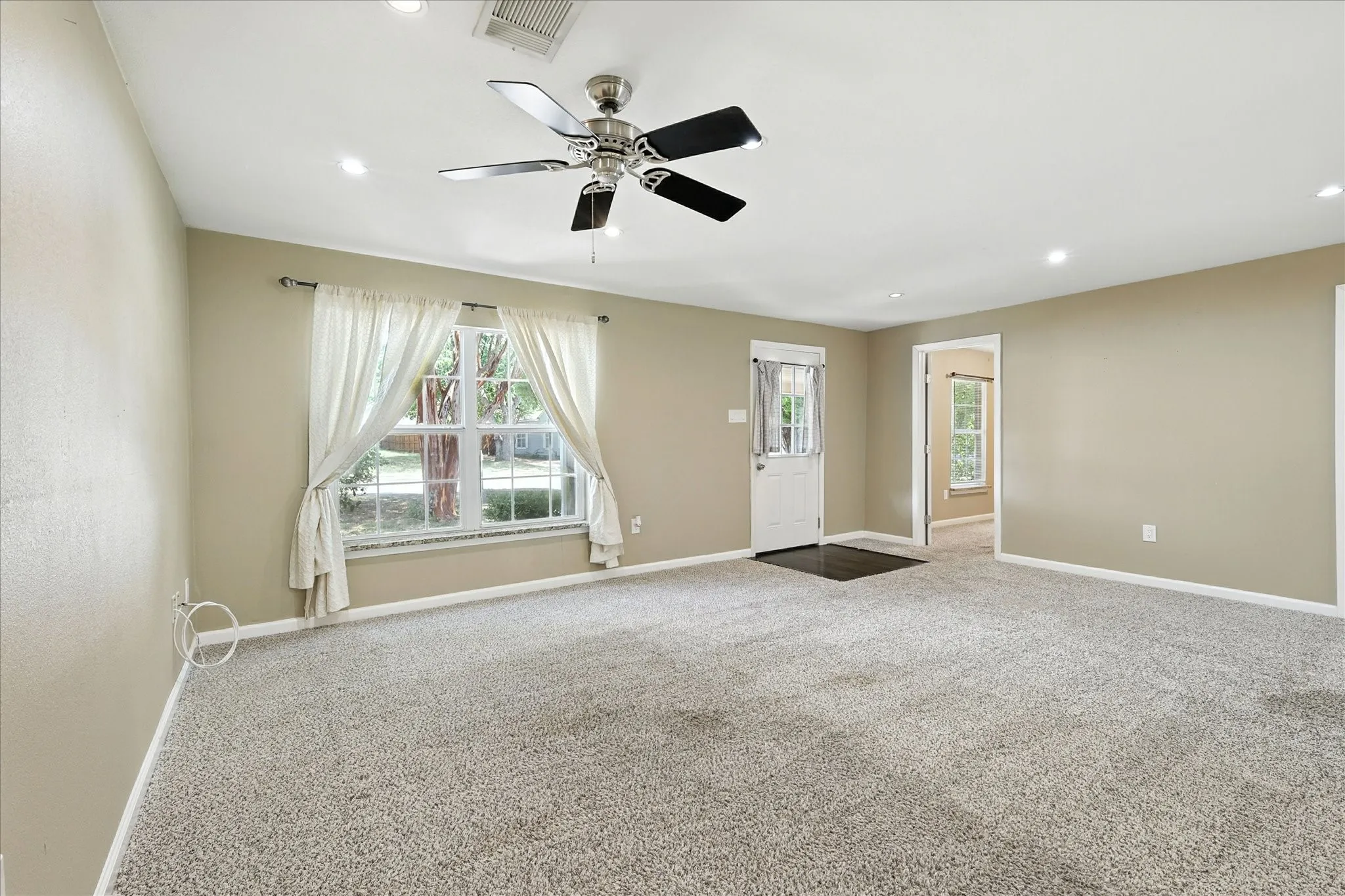 Single Family Residence For Sale in Collin County , 7243 Ash Street, Frisco, Texas 75034, 3 Bedroom, 2 Bathroom, Garage spaces, 1,277 Sqft, built in 1961, mls#21396972, Real Estate Agent in Frisco, Homes For Sale in Collin county, Homes For Sale in Frisco, Realtor in Frisco Texas, Real Estate Brokerage Independent Realty Texas, Luminita Cordes Realtor