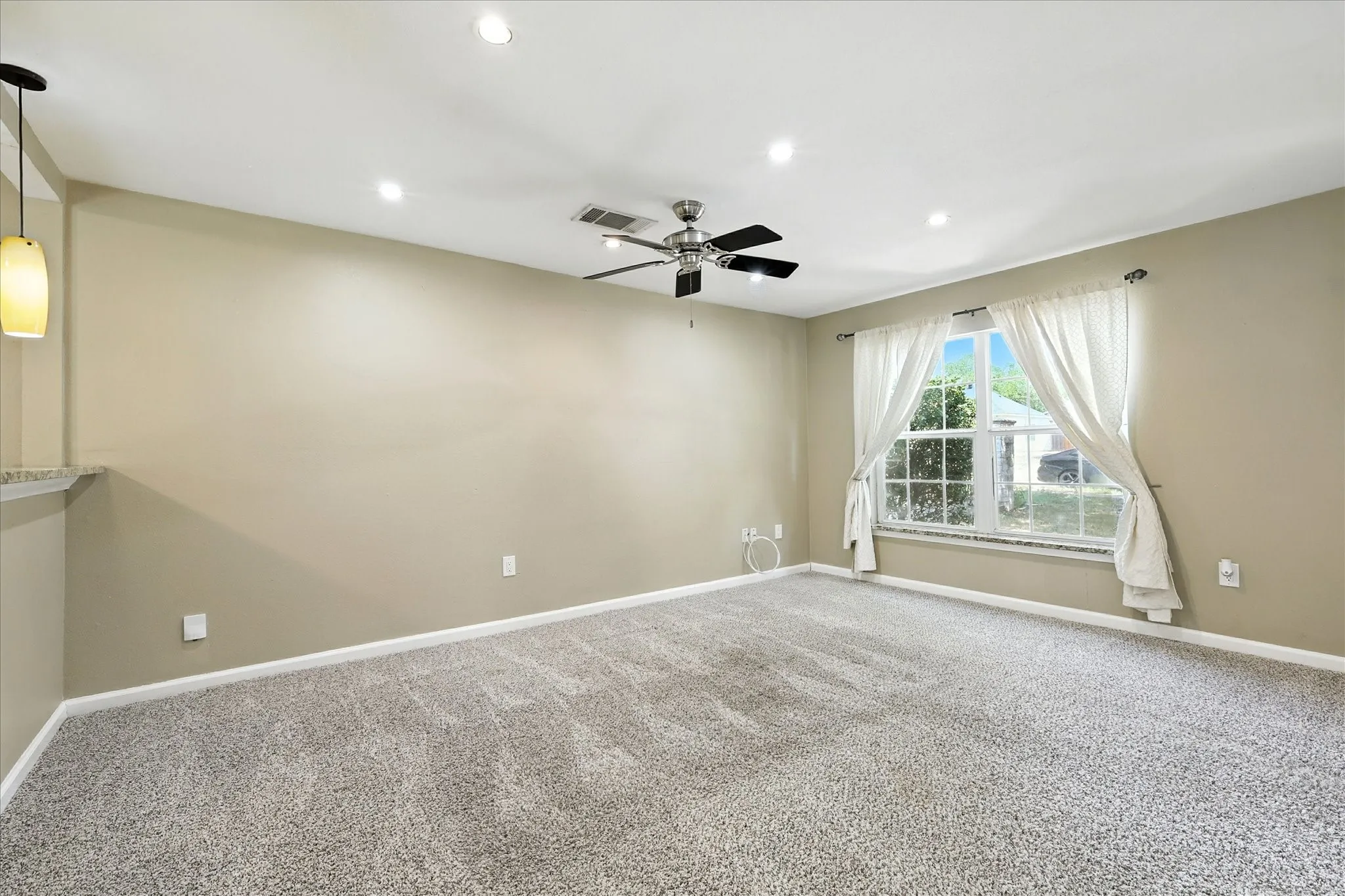 Single Family Residence For Sale in Collin County , 7243 Ash Street, Frisco, Texas 75034, 3 Bedroom, 2 Bathroom, Garage spaces, 1,277 Sqft, built in 1961, mls#21396972, Real Estate Agent in Frisco, Homes For Sale in Collin county, Homes For Sale in Frisco, Realtor in Frisco Texas, Real Estate Brokerage Independent Realty Texas, Luminita Cordes Realtor