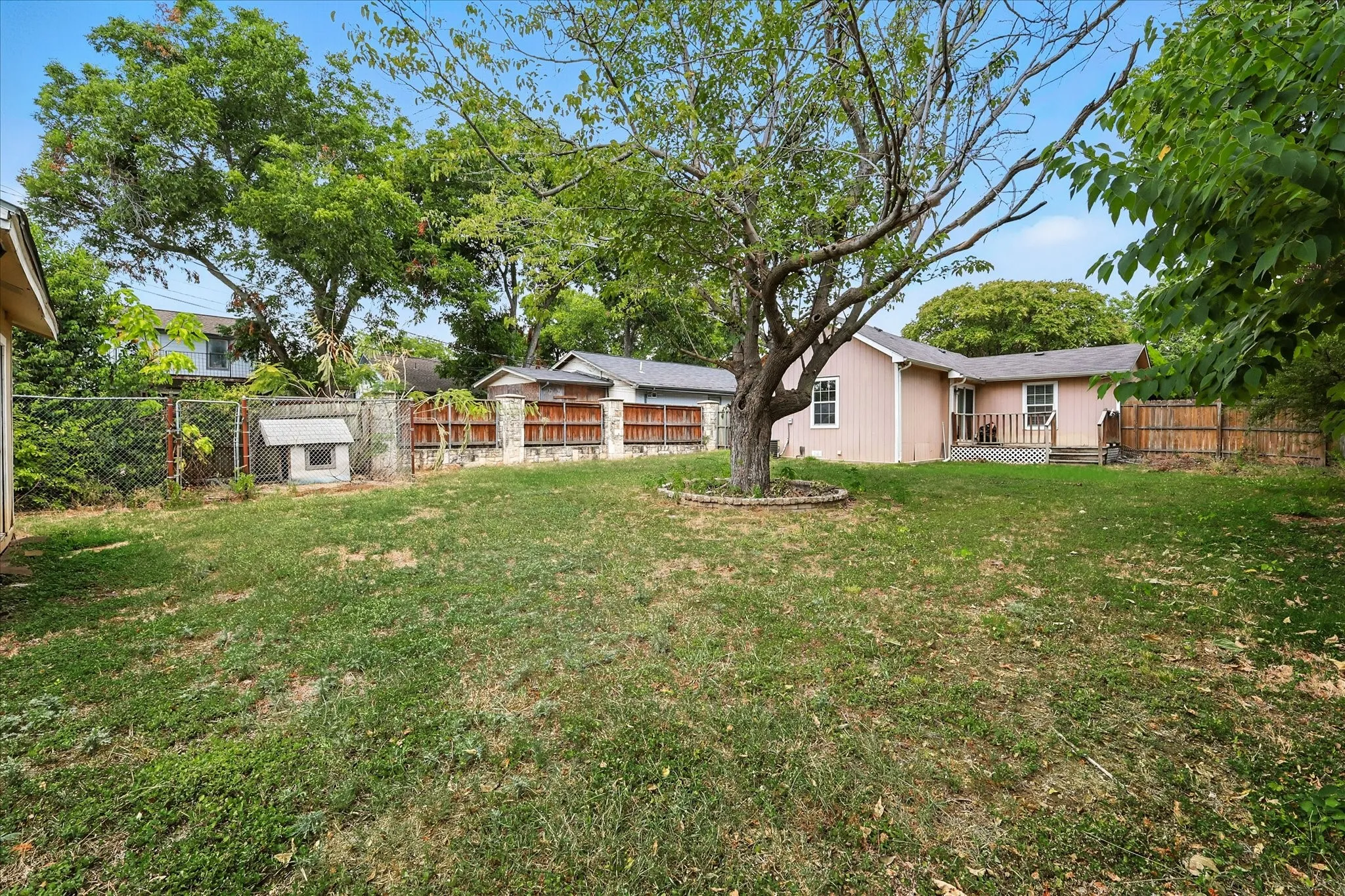 Single Family Residence For Sale in Collin County , 7243 Ash Street, Frisco, Texas 75034, 3 Bedroom, 2 Bathroom, Garage spaces, 1,277 Sqft, built in 1961, mls#21396972, Real Estate Agent in Frisco, Homes For Sale in Collin county, Homes For Sale in Frisco, Realtor in Frisco Texas, Real Estate Brokerage Independent Realty Texas, Luminita Cordes Realtor