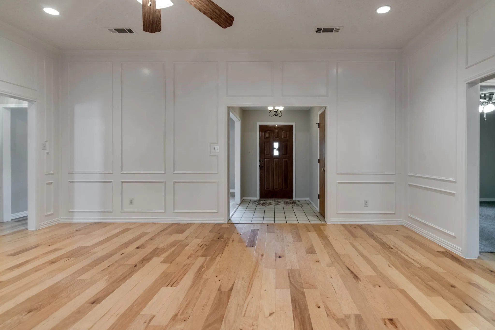 Additional view in living room toward front door