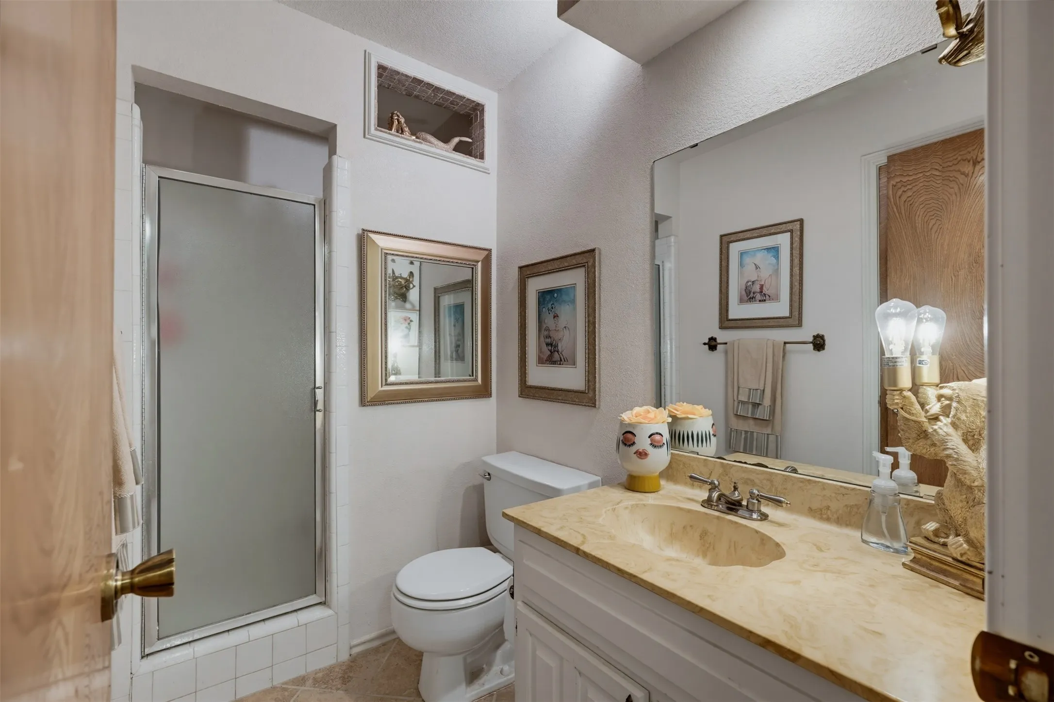 Single Family Residence For Sale in Tarrant County , 1903 Moody Court, Arlington, Texas 76012, 4 Bedroom, 3 Bathroom, 2 Garage spaces, 2,062 Sqft, built in 1976, mls#21392818, Real Estate Agent in Arlington, Homes For Sale in Tarrant county, Homes For Sale in Arlington, Realtor in Arlington Texas, Real Estate Brokerage Independent Realty Texas, Luminita Cordes Realtor