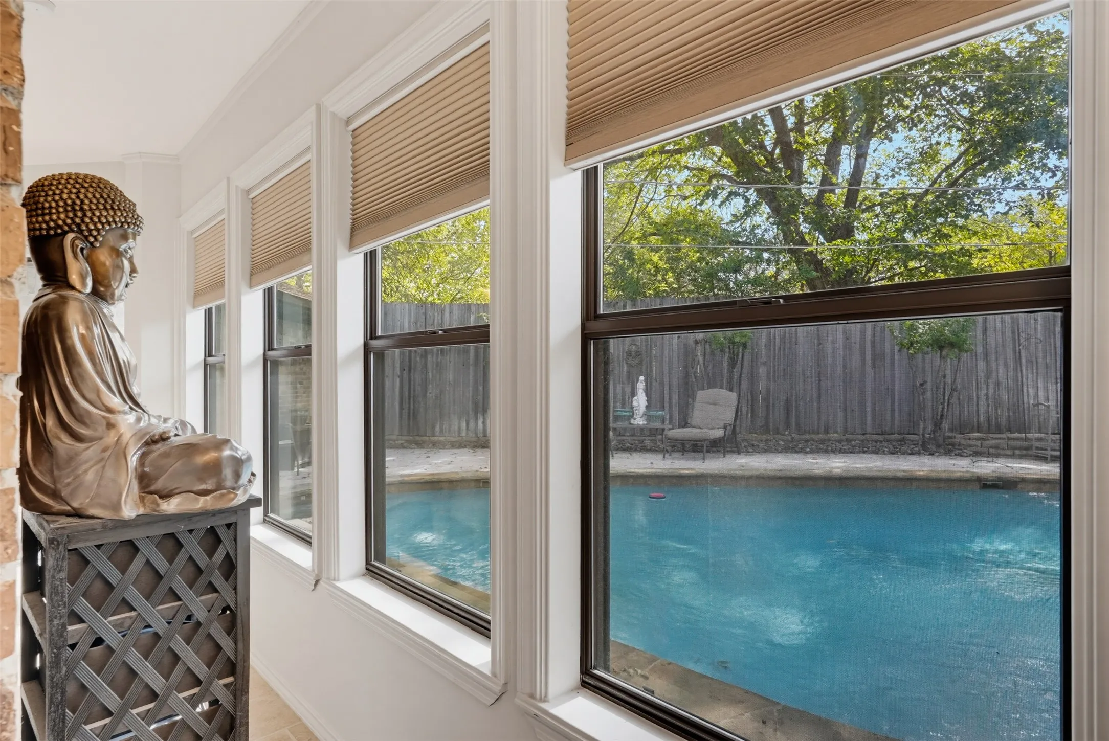 Single Family Residence For Sale in Tarrant County , 1903 Moody Court, Arlington, Texas 76012, 4 Bedroom, 3 Bathroom, 2 Garage spaces, 2,062 Sqft, built in 1976, mls#21392818, Real Estate Agent in Arlington, Homes For Sale in Tarrant county, Homes For Sale in Arlington, Realtor in Arlington Texas, Real Estate Brokerage Independent Realty Texas, Luminita Cordes Realtor