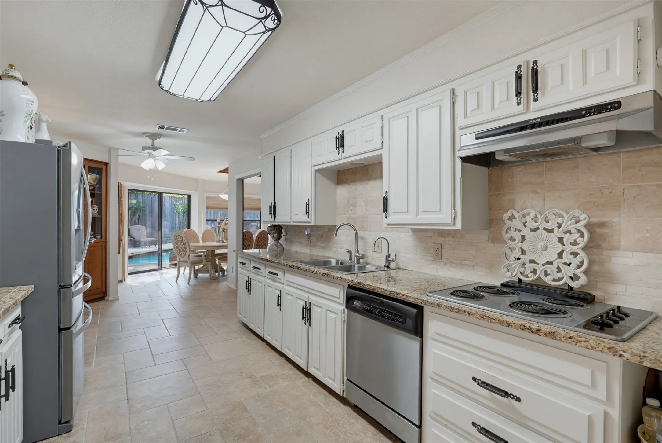 Single Family Residence For Sale in Tarrant County , 1903 Moody Court, Arlington, Texas 76012, 4 Bedroom, 3 Bathroom, 2 Garage spaces, 2,062 Sqft, built in 1976, mls#21392818, Real Estate Agent in Arlington, Homes For Sale in Tarrant county, Homes For Sale in Arlington, Realtor in Arlington Texas, Real Estate Brokerage Independent Realty Texas, Luminita Cordes Realtor