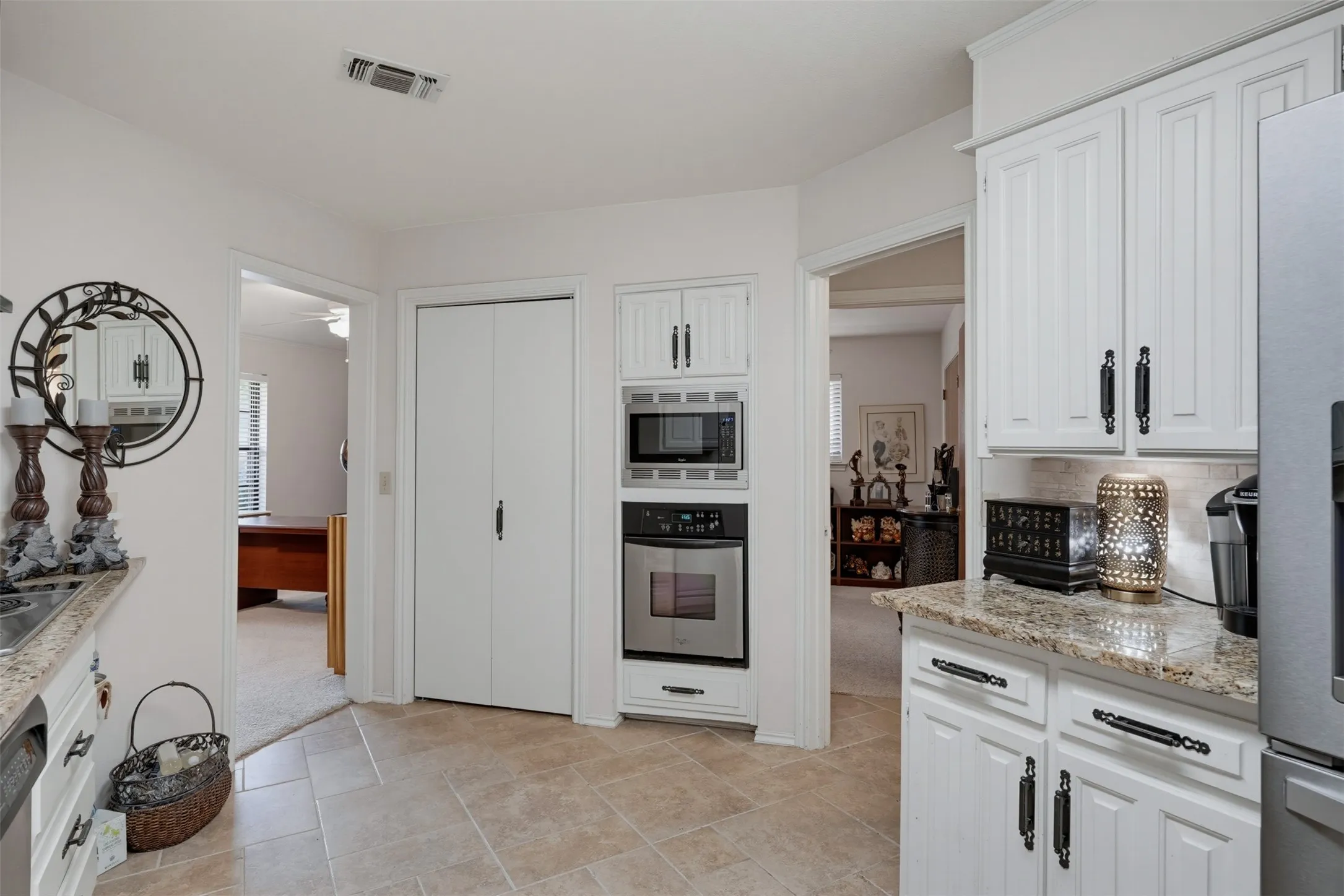 Single Family Residence For Sale in Tarrant County , 1903 Moody Court, Arlington, Texas 76012, 4 Bedroom, 3 Bathroom, 2 Garage spaces, 2,062 Sqft, built in 1976, mls#21392818, Real Estate Agent in Arlington, Homes For Sale in Tarrant county, Homes For Sale in Arlington, Realtor in Arlington Texas, Real Estate Brokerage Independent Realty Texas, Luminita Cordes Realtor