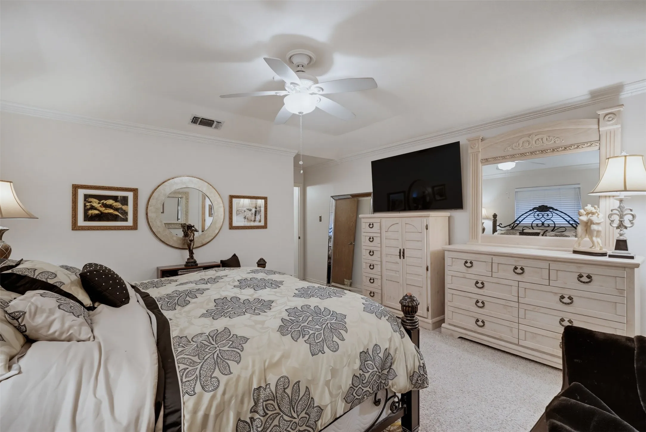 Single Family Residence For Sale in Tarrant County , 1903 Moody Court, Arlington, Texas 76012, 4 Bedroom, 3 Bathroom, 2 Garage spaces, 2,062 Sqft, built in 1976, mls#21392818, Real Estate Agent in Arlington, Homes For Sale in Tarrant county, Homes For Sale in Arlington, Realtor in Arlington Texas, Real Estate Brokerage Independent Realty Texas, Luminita Cordes Realtor