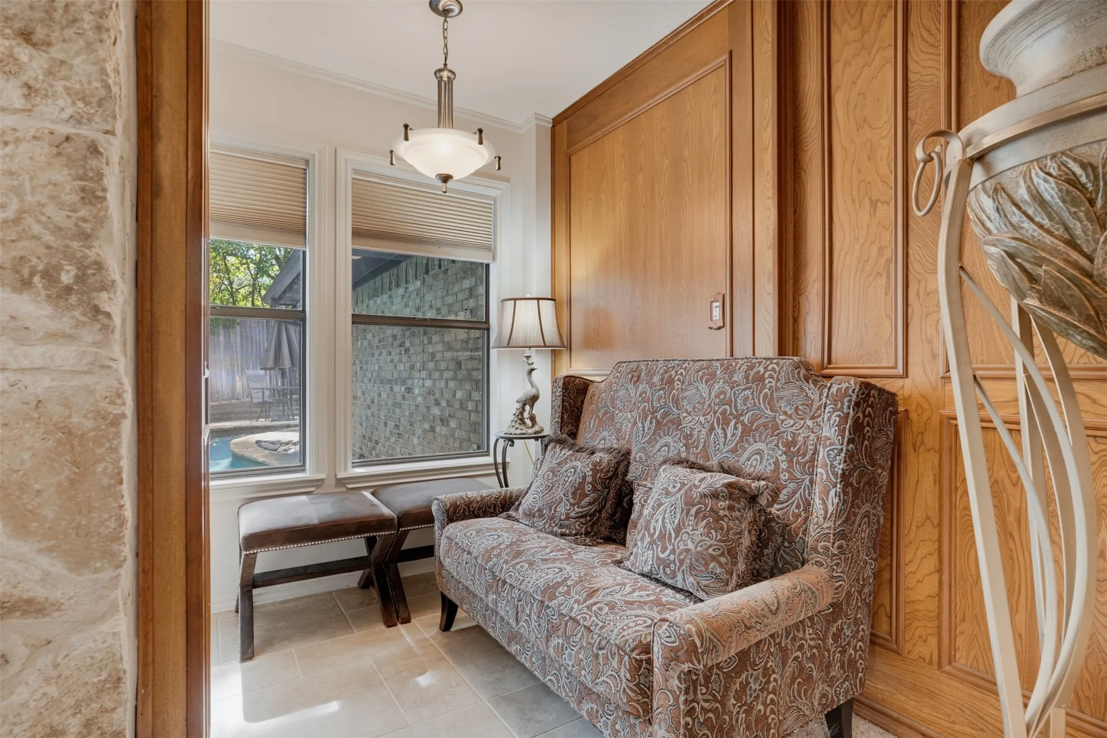 Single Family Residence For Sale in Tarrant County , 1903 Moody Court, Arlington, Texas 76012, 4 Bedroom, 3 Bathroom, 2 Garage spaces, 2,062 Sqft, built in 1976, mls#21392818, Real Estate Agent in Arlington, Homes For Sale in Tarrant county, Homes For Sale in Arlington, Realtor in Arlington Texas, Real Estate Brokerage Independent Realty Texas, Luminita Cordes Realtor