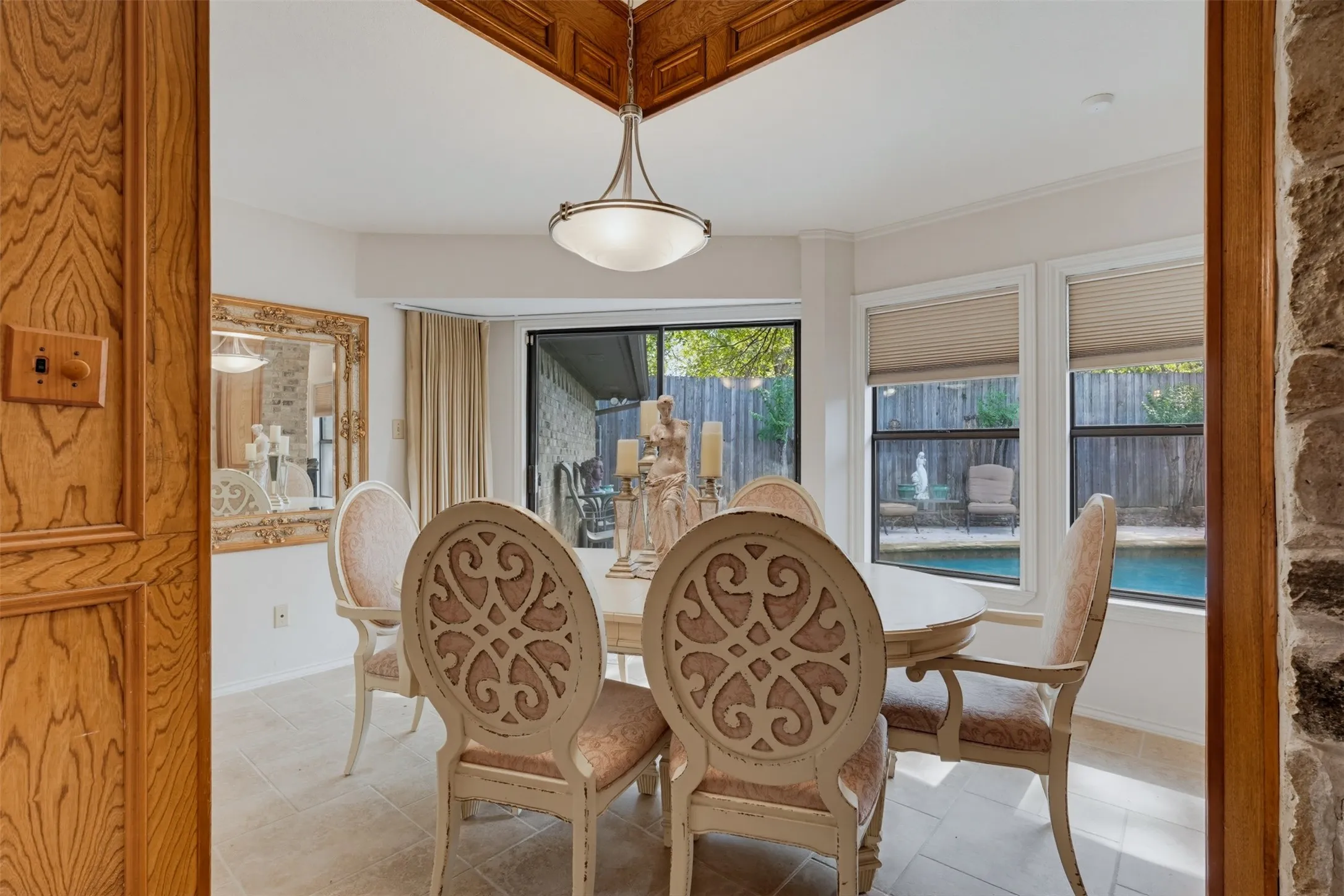 Single Family Residence For Sale in Tarrant County , 1903 Moody Court, Arlington, Texas 76012, 4 Bedroom, 3 Bathroom, 2 Garage spaces, 2,062 Sqft, built in 1976, mls#21392818, Real Estate Agent in Arlington, Homes For Sale in Tarrant county, Homes For Sale in Arlington, Realtor in Arlington Texas, Real Estate Brokerage Independent Realty Texas, Luminita Cordes Realtor