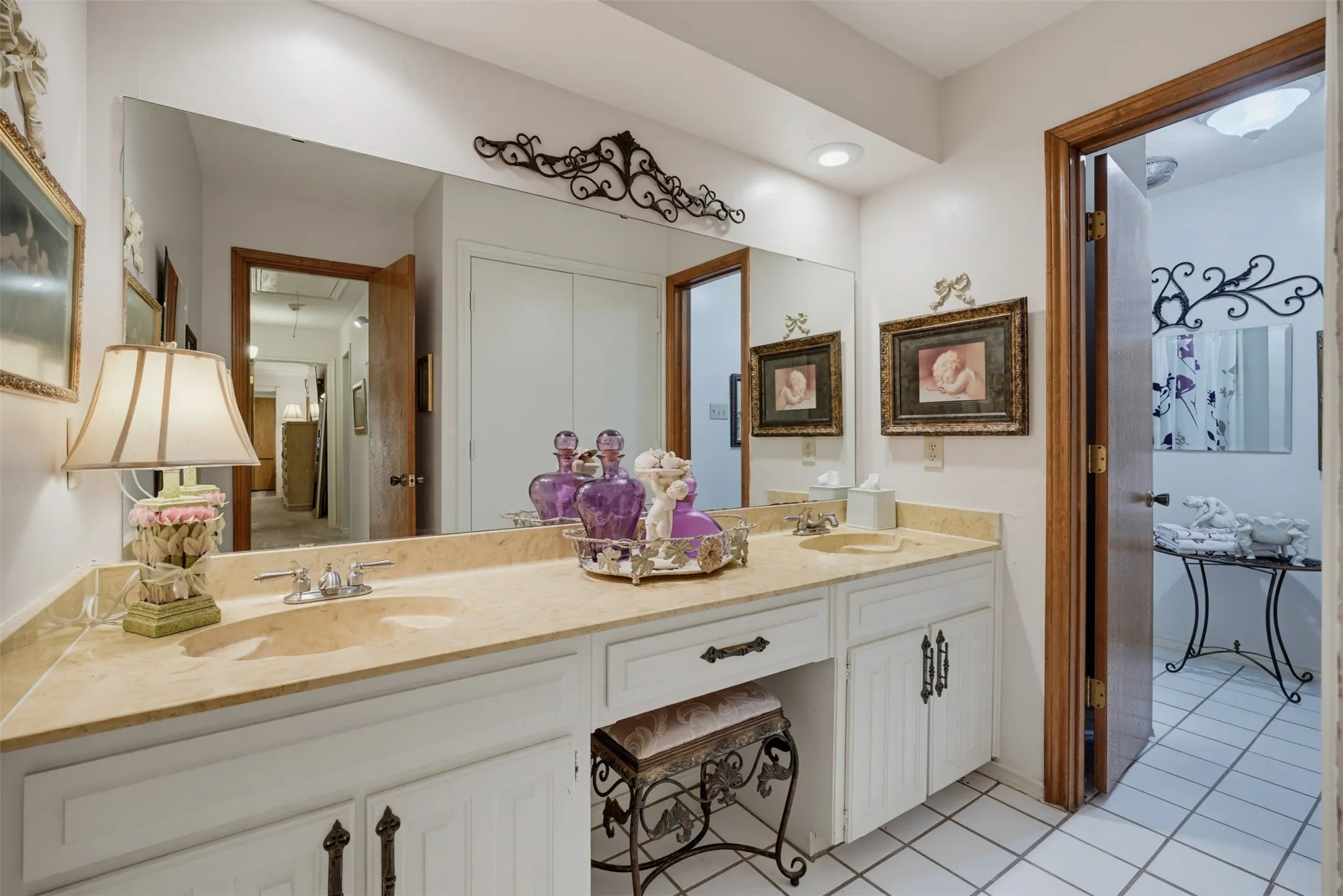 Single Family Residence For Sale in Tarrant County , 1903 Moody Court, Arlington, Texas 76012, 4 Bedroom, 3 Bathroom, 2 Garage spaces, 2,062 Sqft, built in 1976, mls#21392818, Real Estate Agent in Arlington, Homes For Sale in Tarrant county, Homes For Sale in Arlington, Realtor in Arlington Texas, Real Estate Brokerage Independent Realty Texas, Luminita Cordes Realtor