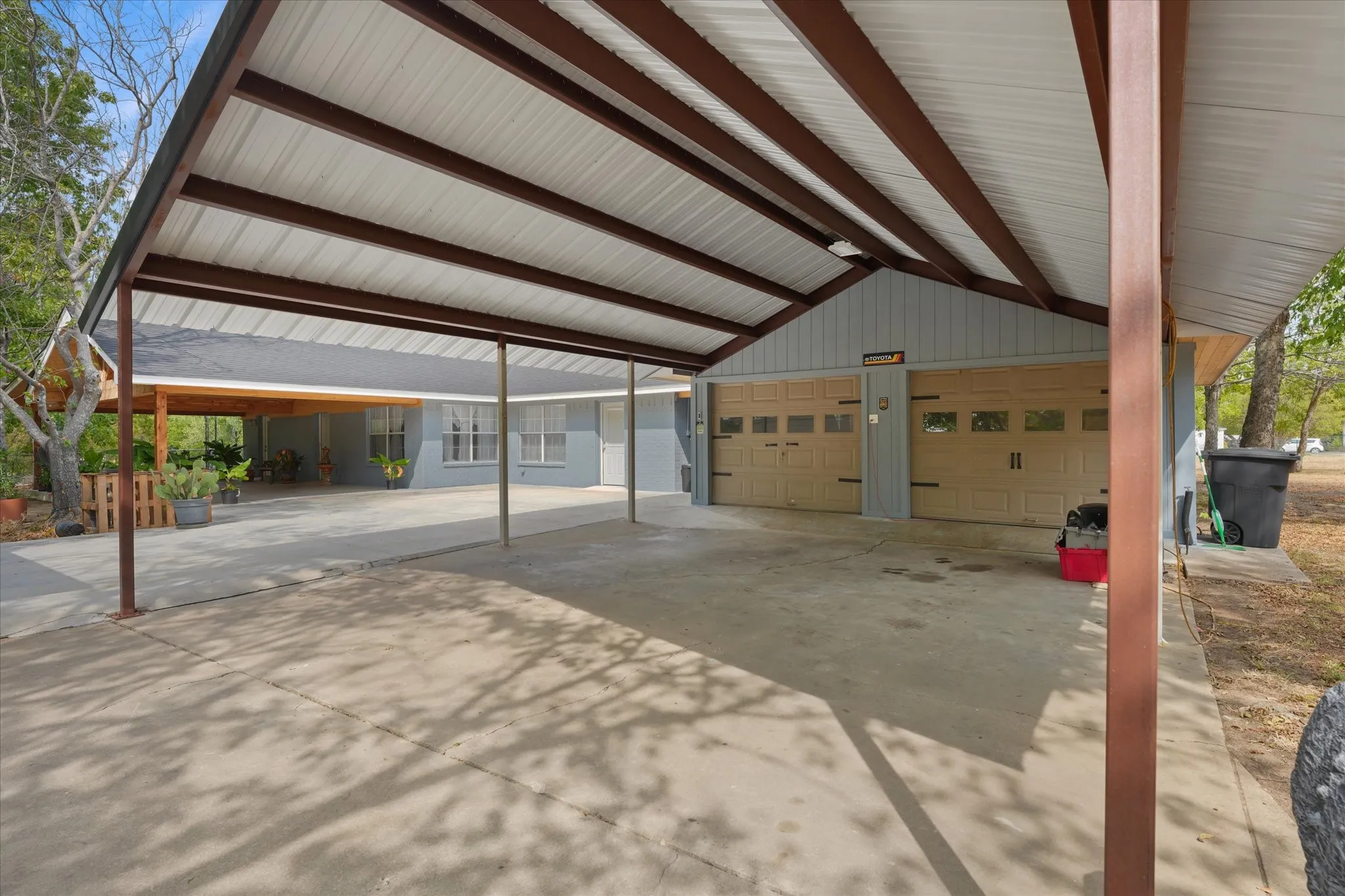 2-Car Garage with 2 car Carport