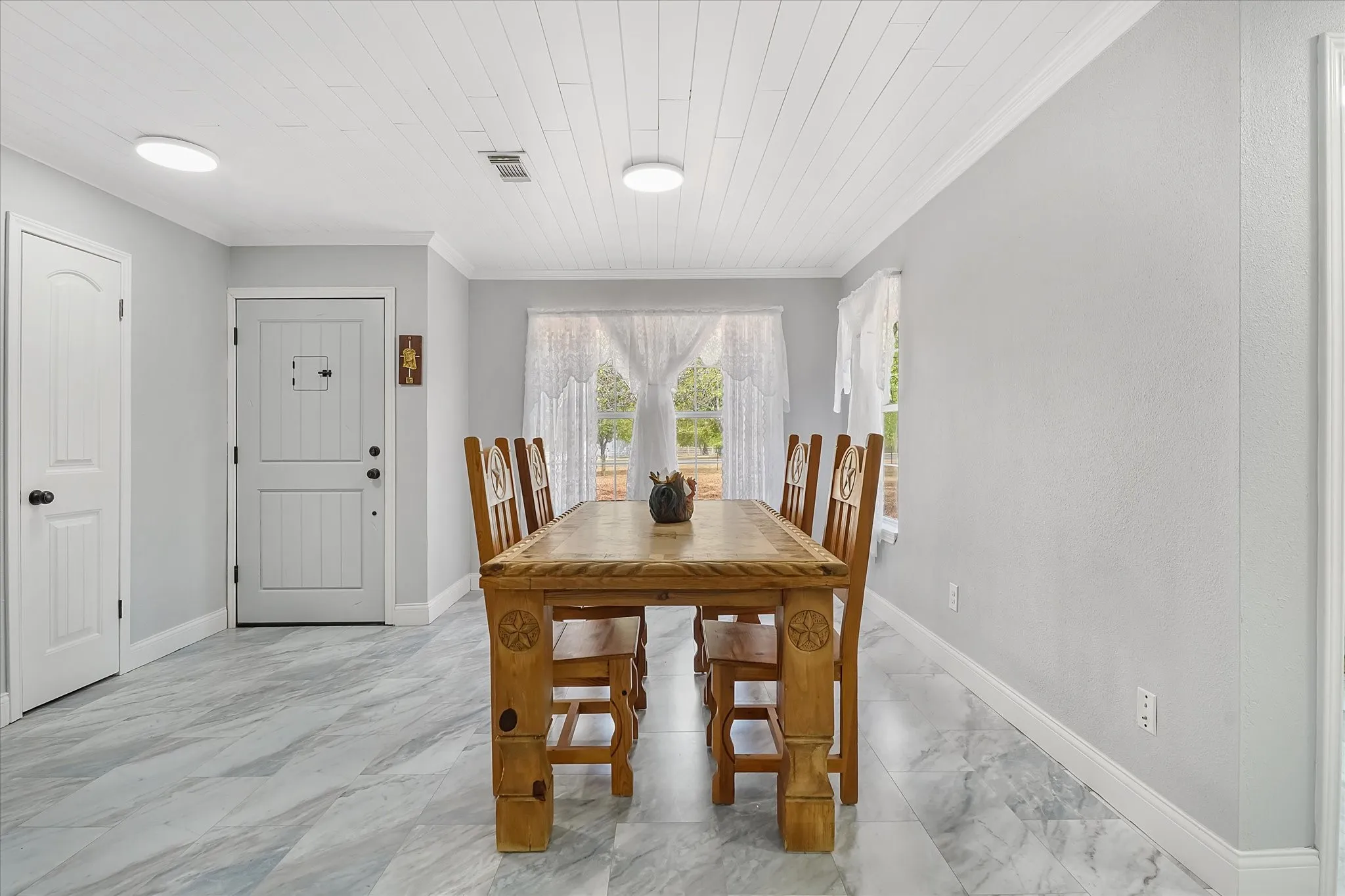 Single Family Residence For Sale in Ellis County , 102 Old Pecan, Ennis, Texas 75119, 3 Bedroom, 2 Bathroom, 2 Garage spaces, 1,579 Sqft, built in 1992, mls#21385323, Real Estate Agent in Ennis, Homes For Sale in Ellis county, Homes For Sale in Ennis, Realtor in Ennis Texas, Real Estate Brokerage Independent Realty Texas, Luminita Cordes Realtor