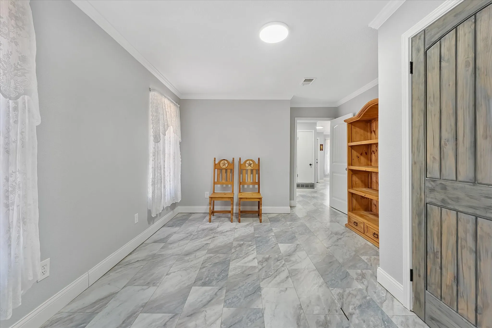 Single Family Residence For Sale in Ellis County , 102 Old Pecan, Ennis, Texas 75119, 3 Bedroom, 2 Bathroom, 2 Garage spaces, 1,579 Sqft, built in 1992, mls#21385323, Real Estate Agent in Ennis, Homes For Sale in Ellis county, Homes For Sale in Ennis, Realtor in Ennis Texas, Real Estate Brokerage Independent Realty Texas, Luminita Cordes Realtor