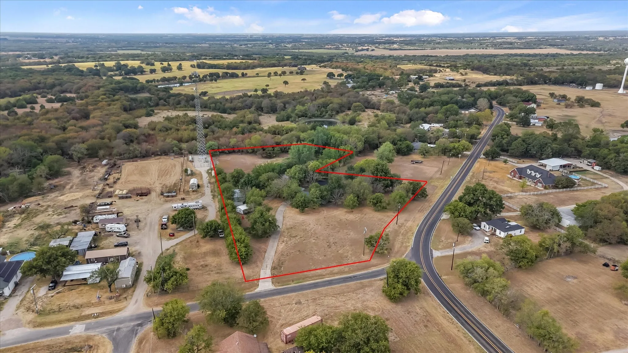 Single Family Residence For Sale in Ellis County , 102 Old Pecan, Ennis, Texas 75119, 3 Bedroom, 2 Bathroom, 2 Garage spaces, 1,579 Sqft, built in 1992, mls#21385323, Real Estate Agent in Ennis, Homes For Sale in Ellis county, Homes For Sale in Ennis, Realtor in Ennis Texas, Real Estate Brokerage Independent Realty Texas, Luminita Cordes Realtor