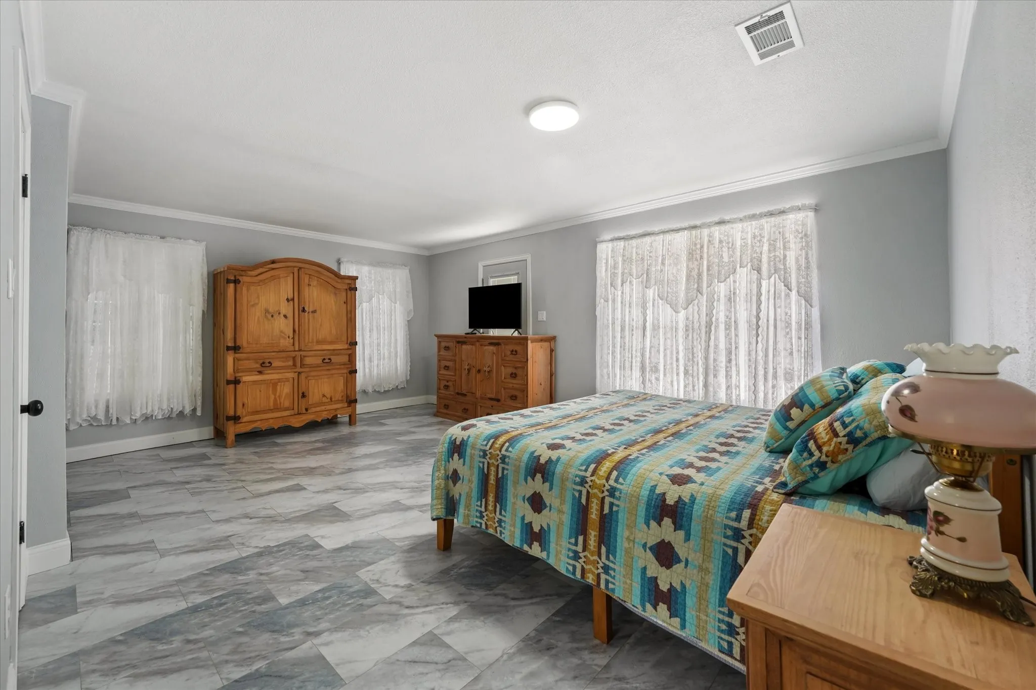 Single Family Residence For Sale in Ellis County , 102 Old Pecan, Ennis, Texas 75119, 3 Bedroom, 2 Bathroom, 2 Garage spaces, 1,579 Sqft, built in 1992, mls#21385323, Real Estate Agent in Ennis, Homes For Sale in Ellis county, Homes For Sale in Ennis, Realtor in Ennis Texas, Real Estate Brokerage Independent Realty Texas, Luminita Cordes Realtor