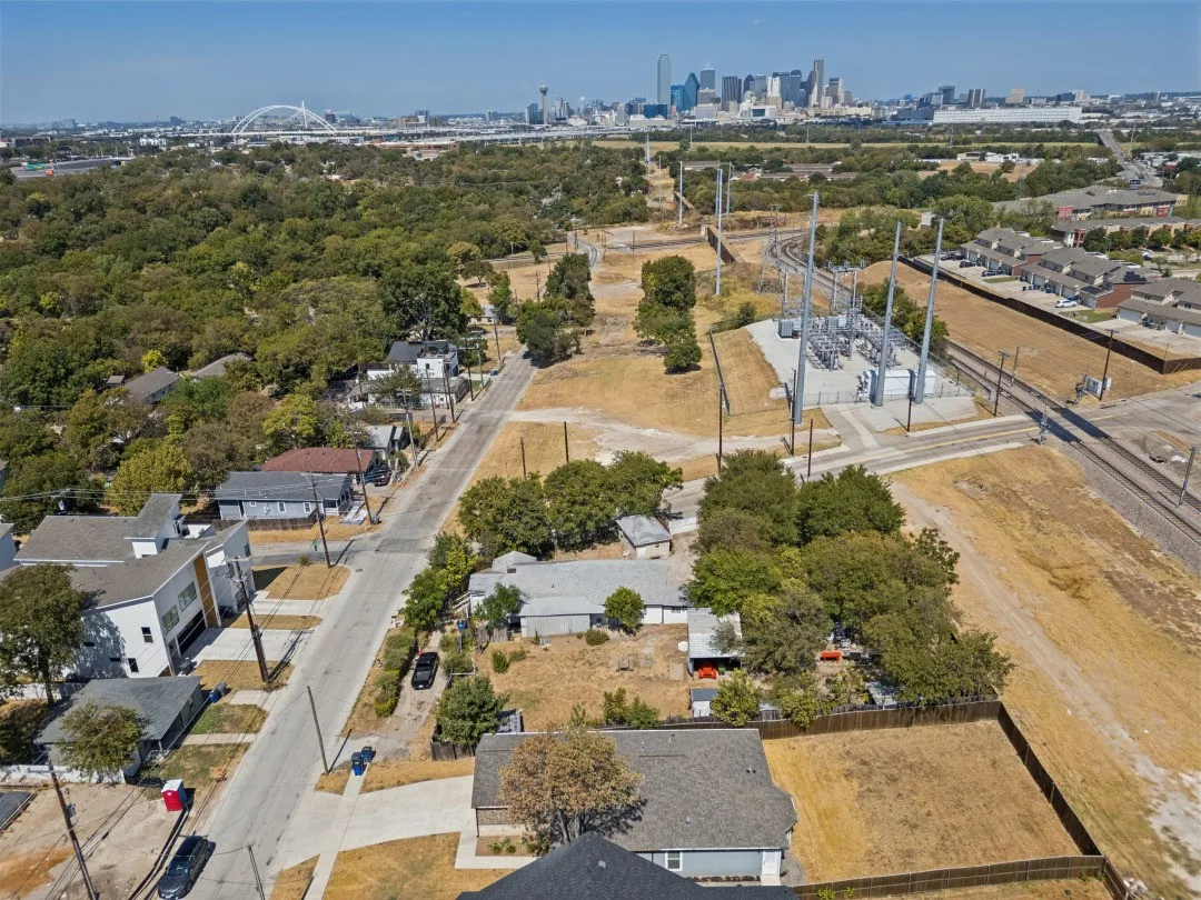 Single Family Residence For Sale in Dallas County , 612 S Moore Street, Dallas, Texas 75203, 3 Bedroom, 2 Bathroom, 2 Garage spaces, 1,506 Sqft, built in 2022, mls#21396966, Real Estate Agent in Dallas, Homes For Sale in Dallas county, Homes For Sale in Dallas, Realtor in Dallas Texas, Real Estate Brokerage Independent Realty Texas, Luminita Cordes Realtor
