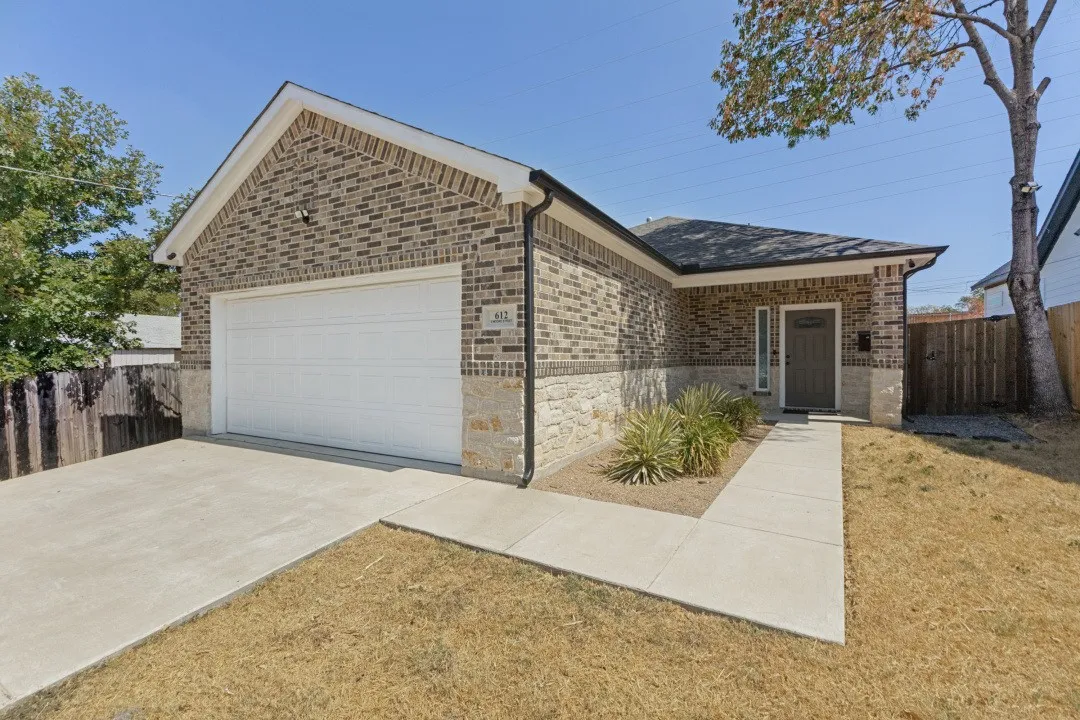 Single Family Residence For Sale in Dallas County , 612 S Moore Street, Dallas, Texas 75203, 3 Bedroom, 2 Bathroom, 2 Garage spaces, 1,506 Sqft, built in 2022, mls#21396966, Real Estate Agent in Dallas, Homes For Sale in Dallas county, Homes For Sale in Dallas, Realtor in Dallas Texas, Real Estate Brokerage Independent Realty Texas, Luminita Cordes Realtor