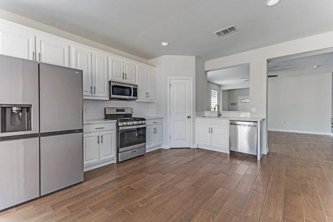 Single Family Residence For Sale in Dallas County , 612 S Moore Street, Dallas, Texas 75203, 3 Bedroom, 2 Bathroom, 2 Garage spaces, 1,506 Sqft, built in 2022, mls#21396966, Real Estate Agent in Dallas, Homes For Sale in Dallas county, Homes For Sale in Dallas, Realtor in Dallas Texas, Real Estate Brokerage Independent Realty Texas, Luminita Cordes Realtor