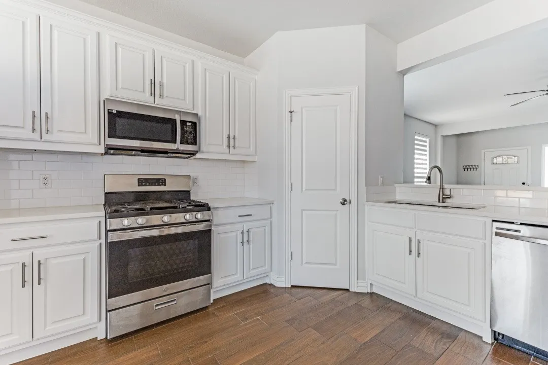 Single Family Residence For Sale in Dallas County , 612 S Moore Street, Dallas, Texas 75203, 3 Bedroom, 2 Bathroom, 2 Garage spaces, 1,506 Sqft, built in 2022, mls#21396966, Real Estate Agent in Dallas, Homes For Sale in Dallas county, Homes For Sale in Dallas, Realtor in Dallas Texas, Real Estate Brokerage Independent Realty Texas, Luminita Cordes Realtor