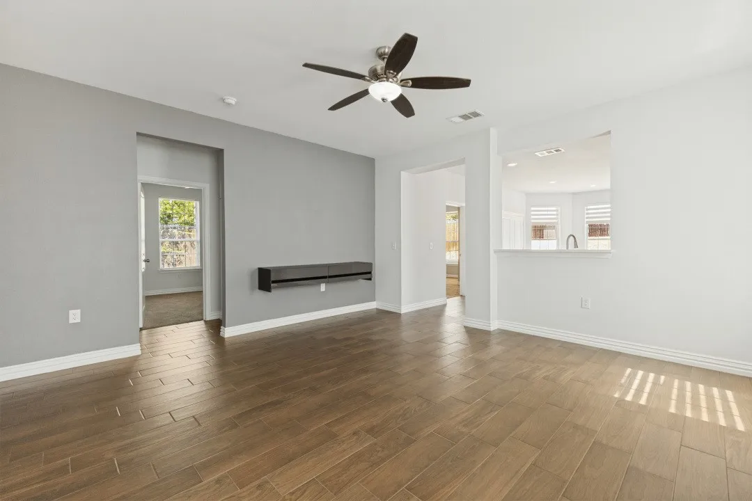 Single Family Residence For Sale in Dallas County , 612 S Moore Street, Dallas, Texas 75203, 3 Bedroom, 2 Bathroom, 2 Garage spaces, 1,506 Sqft, built in 2022, mls#21396966, Real Estate Agent in Dallas, Homes For Sale in Dallas county, Homes For Sale in Dallas, Realtor in Dallas Texas, Real Estate Brokerage Independent Realty Texas, Luminita Cordes Realtor