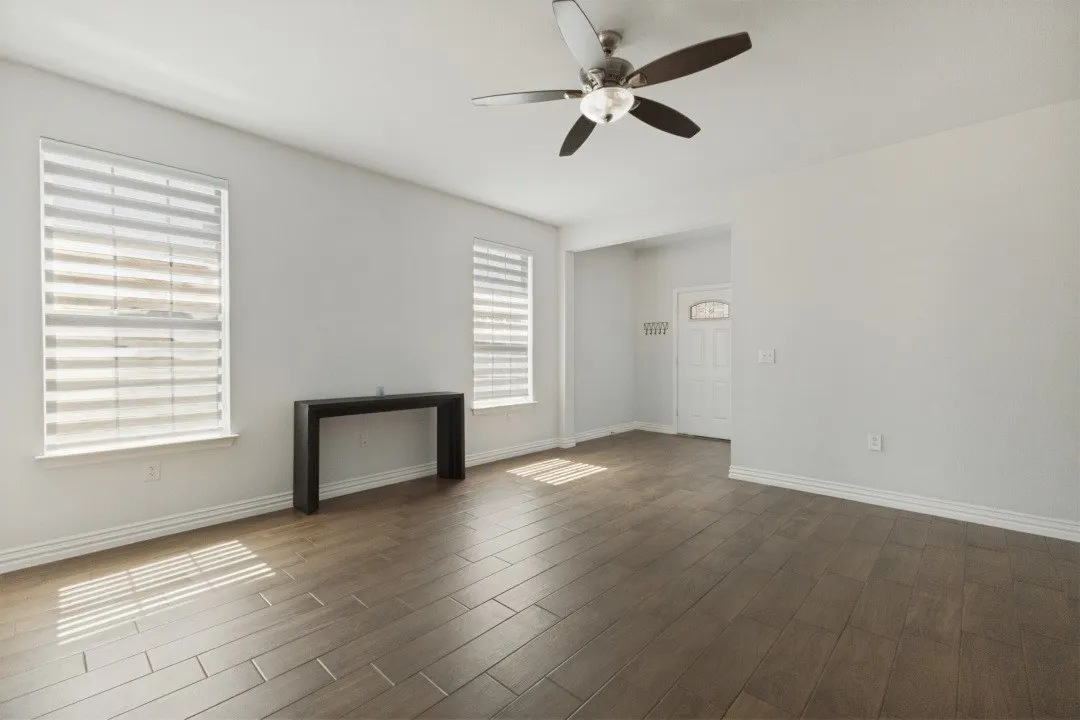 Single Family Residence For Sale in Dallas County , 612 S Moore Street, Dallas, Texas 75203, 3 Bedroom, 2 Bathroom, 2 Garage spaces, 1,506 Sqft, built in 2022, mls#21396966, Real Estate Agent in Dallas, Homes For Sale in Dallas county, Homes For Sale in Dallas, Realtor in Dallas Texas, Real Estate Brokerage Independent Realty Texas, Luminita Cordes Realtor