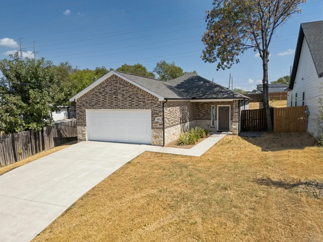 Single Family Residence For Sale in Dallas County , 612 S Moore Street, Dallas, Texas 75203, 3 Bedroom, 2 Bathroom, 2 Garage spaces, 1,506 Sqft, built in 2022, mls#21396966, Real Estate Agent in Dallas, Homes For Sale in Dallas county, Homes For Sale in Dallas, Realtor in Dallas Texas, Real Estate Brokerage Independent Realty Texas, Luminita Cordes Realtor