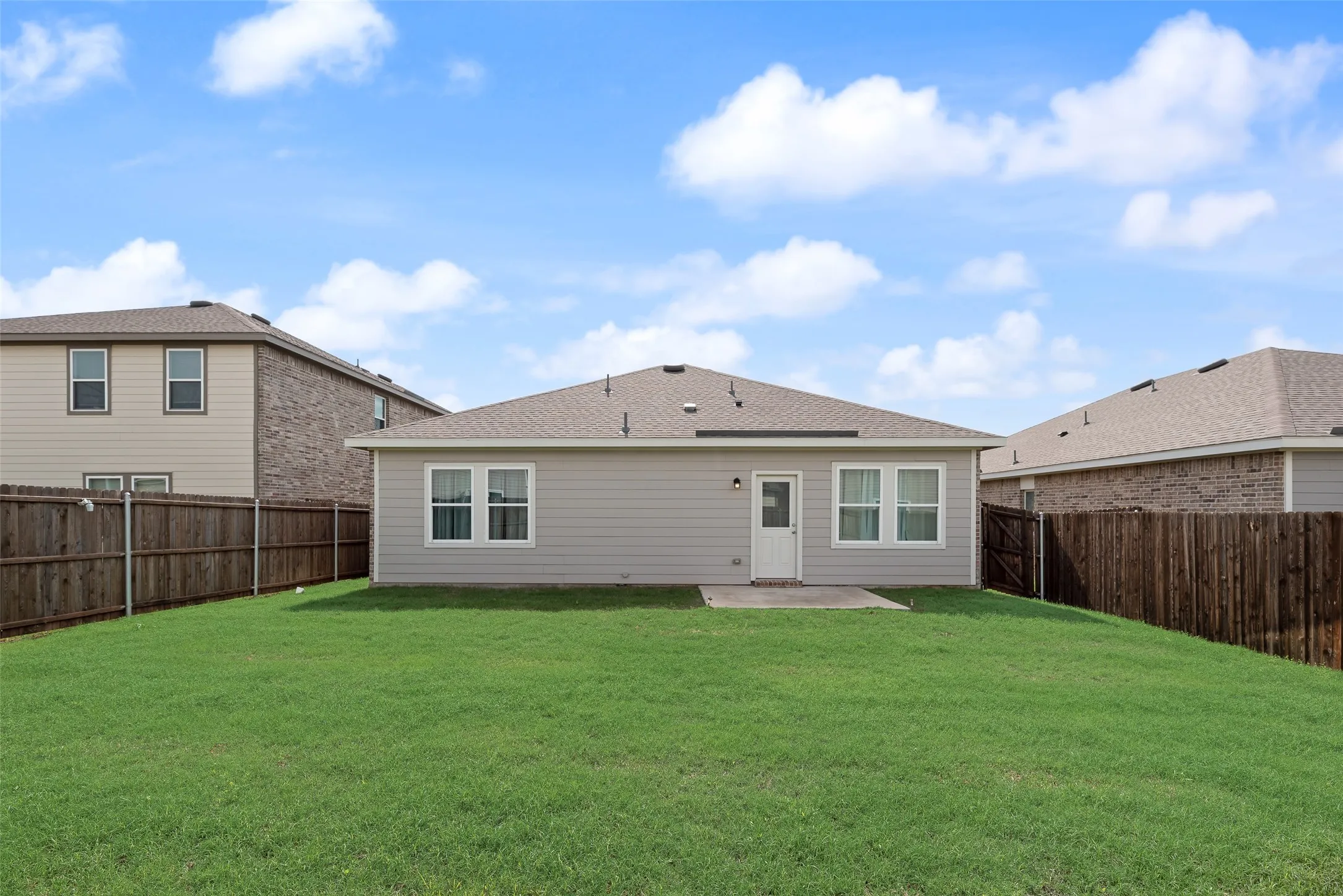 Single Family Residence For Sale in Tarrant County , 10357 Burnfoot Lane, Fort Worth, Texas 76036, 3 Bedroom, 2 Bathroom, 2 Garage spaces, 1,893 Sqft, built in 2023, mls#21396994, Real Estate Agent in Fort Worth, Homes For Sale in Tarrant county, Homes For Sale in Fort Worth, Realtor in Fort Worth Texas, Real Estate Brokerage Independent Realty Texas, Luminita Cordes Realtor