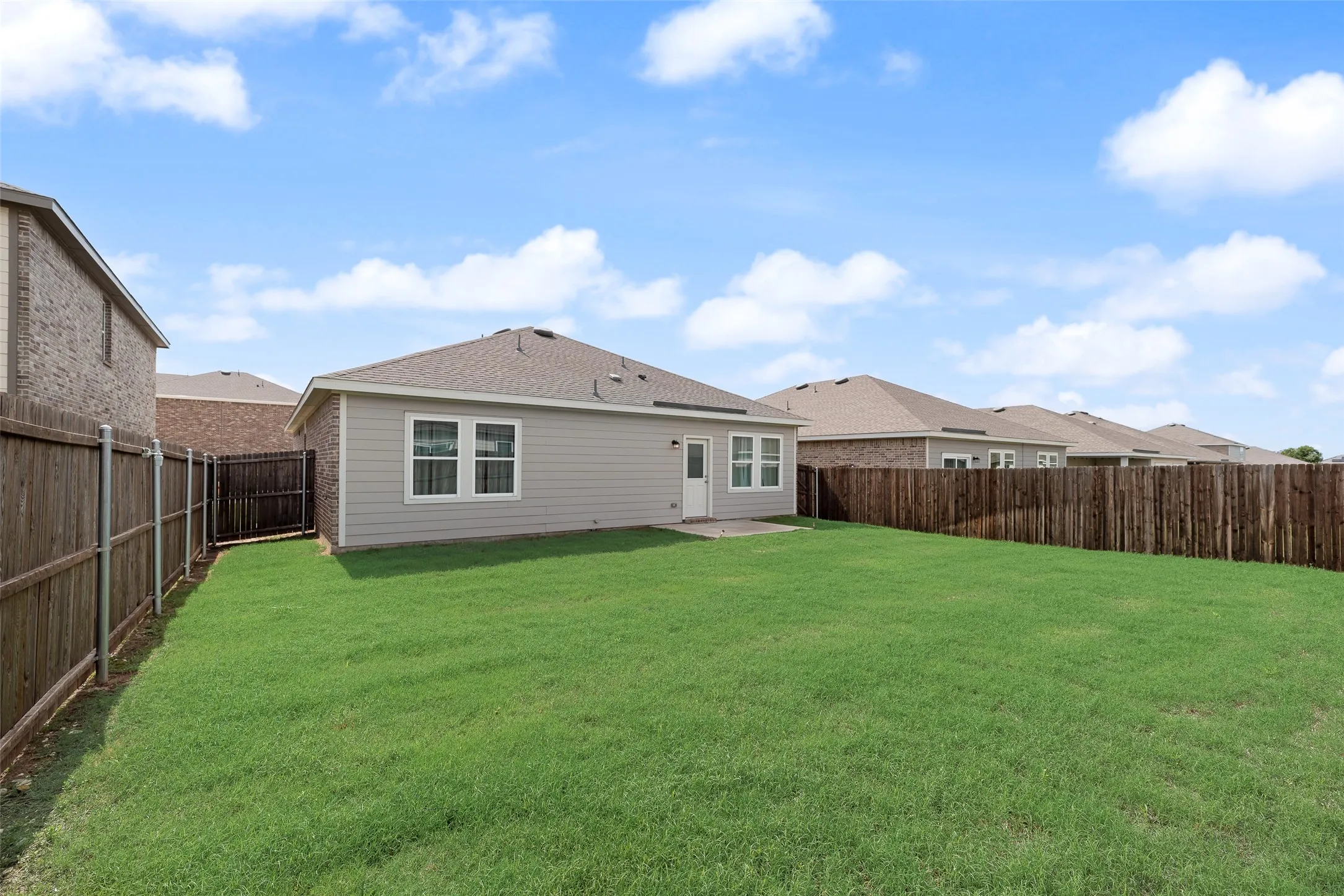 Single Family Residence For Sale in Tarrant County , 10357 Burnfoot Lane, Fort Worth, Texas 76036, 3 Bedroom, 2 Bathroom, 2 Garage spaces, 1,893 Sqft, built in 2023, mls#21396994, Real Estate Agent in Fort Worth, Homes For Sale in Tarrant county, Homes For Sale in Fort Worth, Realtor in Fort Worth Texas, Real Estate Brokerage Independent Realty Texas, Luminita Cordes Realtor