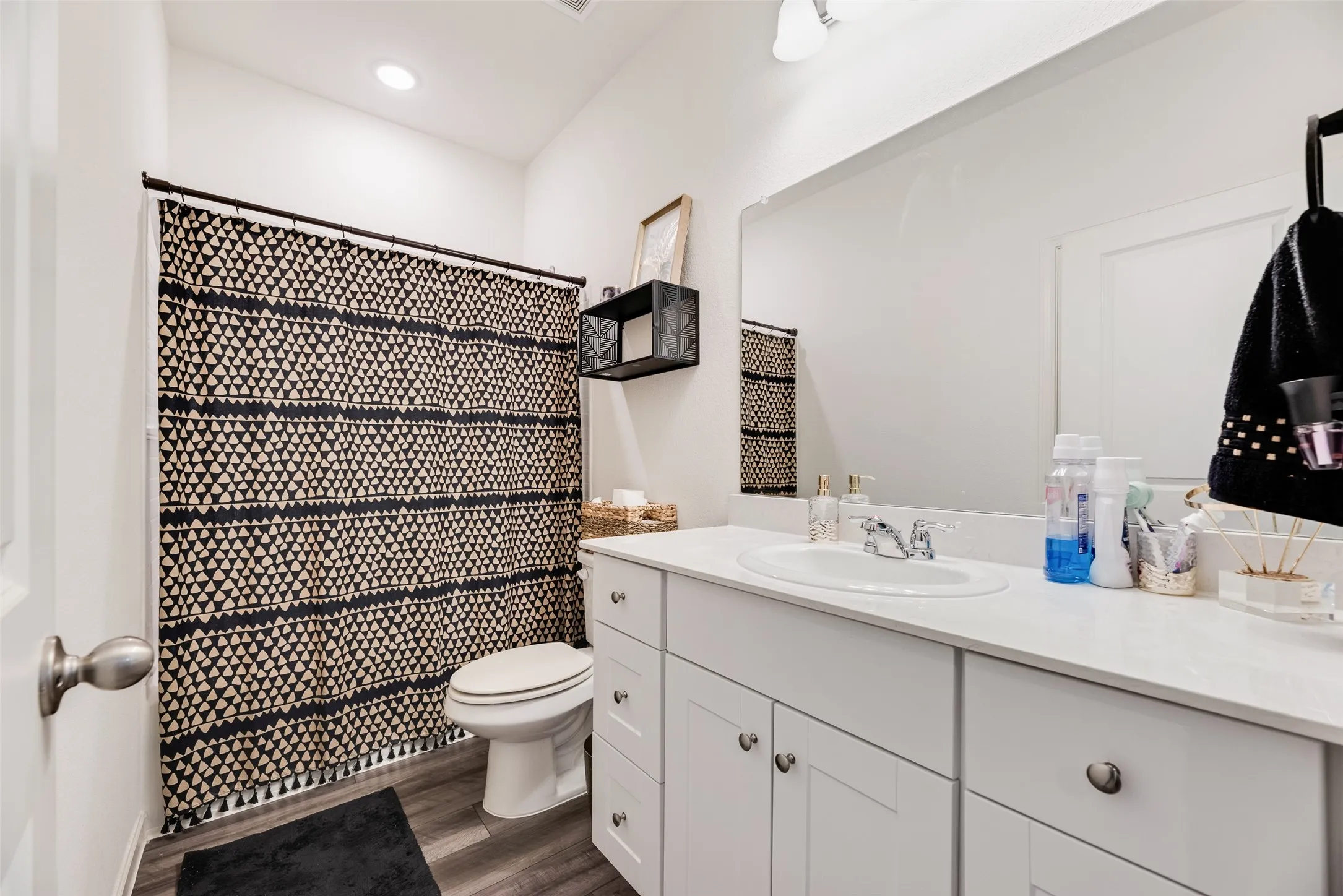 Single Family Residence For Sale in Tarrant County , 10357 Burnfoot Lane, Fort Worth, Texas 76036, 3 Bedroom, 2 Bathroom, 2 Garage spaces, 1,893 Sqft, built in 2023, mls#21396994, Real Estate Agent in Fort Worth, Homes For Sale in Tarrant county, Homes For Sale in Fort Worth, Realtor in Fort Worth Texas, Real Estate Brokerage Independent Realty Texas, Luminita Cordes Realtor