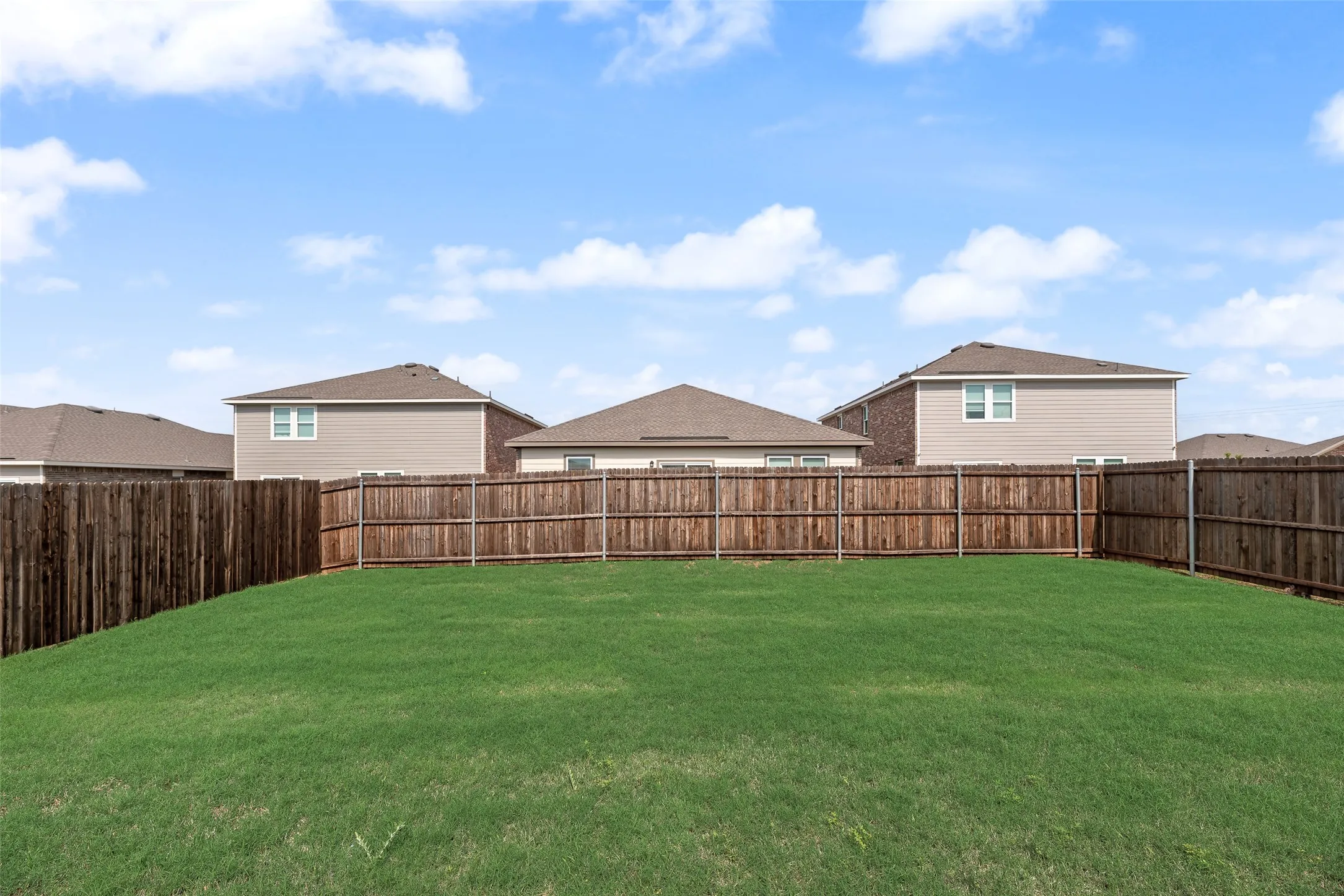 Single Family Residence For Sale in Tarrant County , 10357 Burnfoot Lane, Fort Worth, Texas 76036, 3 Bedroom, 2 Bathroom, 2 Garage spaces, 1,893 Sqft, built in 2023, mls#21396994, Real Estate Agent in Fort Worth, Homes For Sale in Tarrant county, Homes For Sale in Fort Worth, Realtor in Fort Worth Texas, Real Estate Brokerage Independent Realty Texas, Luminita Cordes Realtor