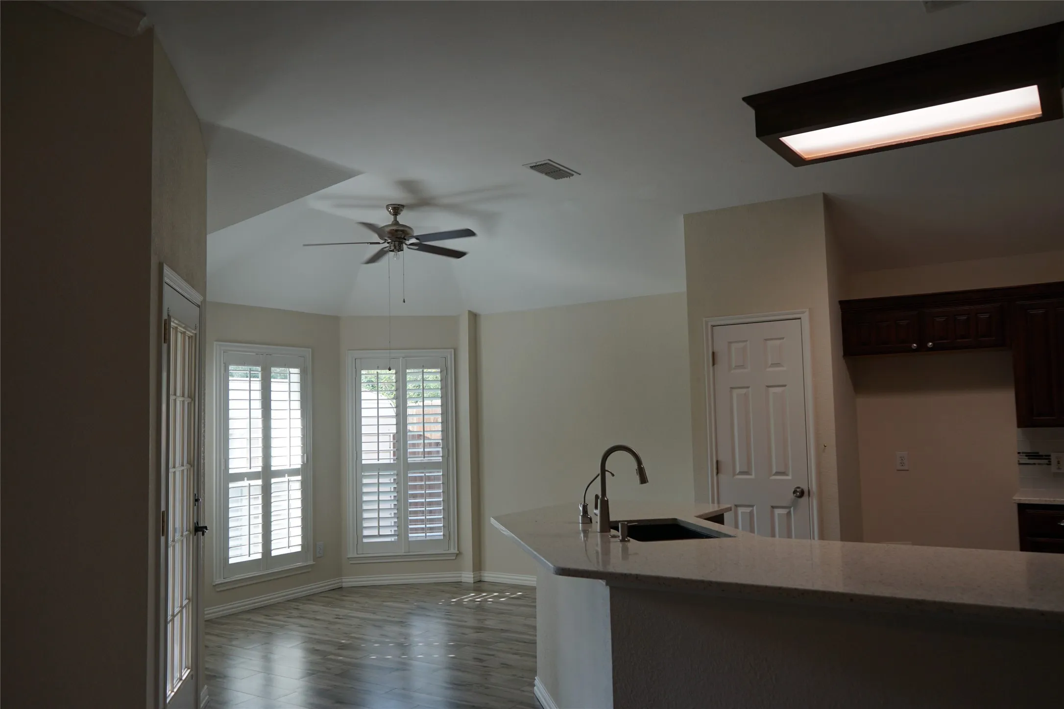 Angled ceiling with a central ceiling fan