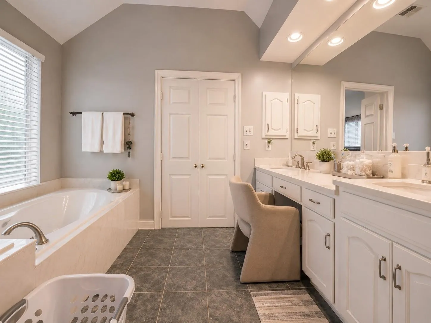 Single Family Residence For Rent in Dallas County , 8708 Wellington Road, Irving, Texas 75063, 3 Bedroom, 2 Bathroom, 2 Garage spaces, 1,666 Sqft, built in 1994, mls#21396993, Real Estate Agent in Irving, Homes For Rent in Dallas county, Homes For Rent in Irving, Realtor in Irving Texas, Real Estate Brokerage Independent Realty Texas, Luminita Cordes Realtor