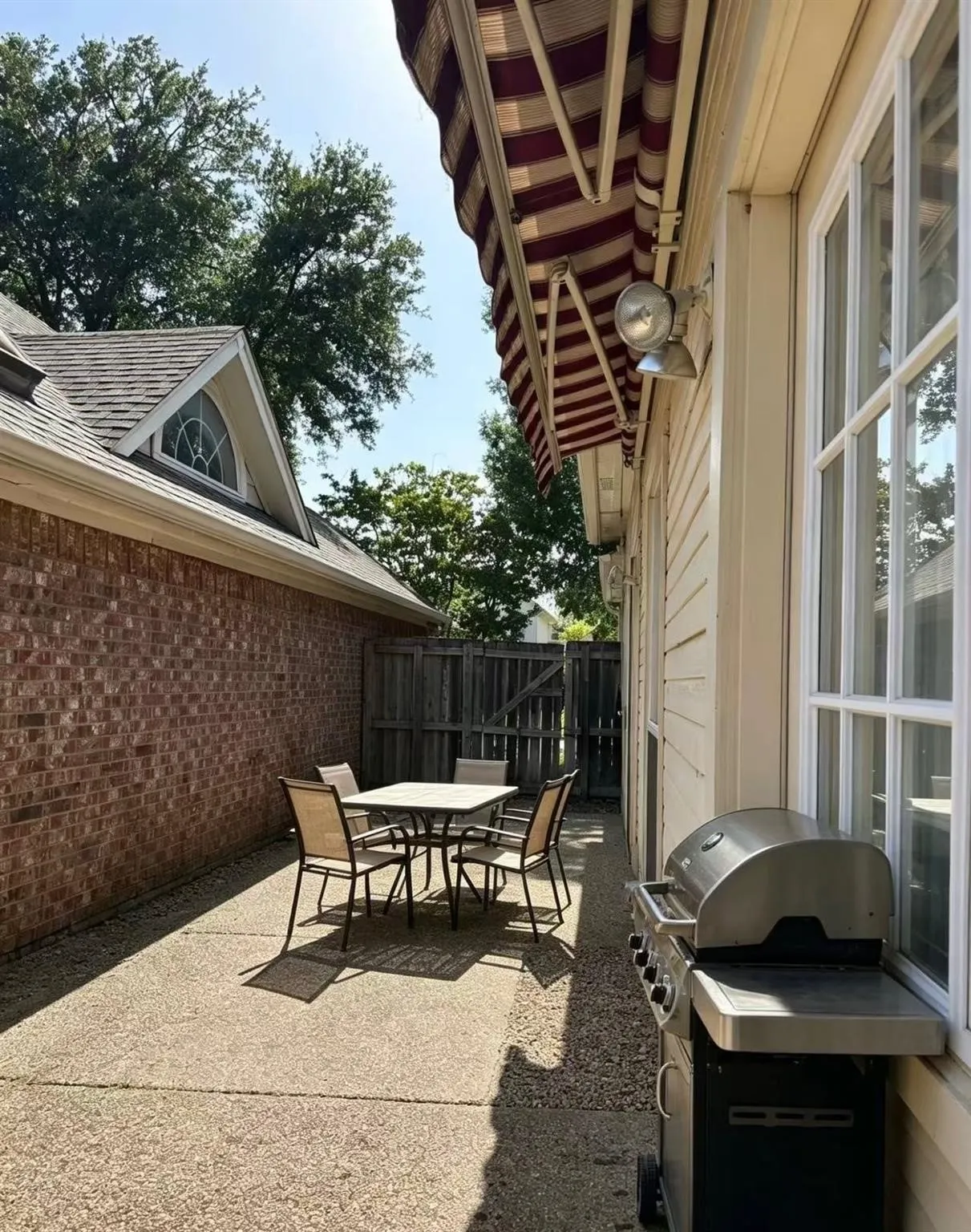 Single Family Residence For Rent in Dallas County , 8708 Wellington Road, Irving, Texas 75063, 3 Bedroom, 2 Bathroom, 2 Garage spaces, 1,666 Sqft, built in 1994, mls#21396993, Real Estate Agent in Irving, Homes For Rent in Dallas county, Homes For Rent in Irving, Realtor in Irving Texas, Real Estate Brokerage Independent Realty Texas, Luminita Cordes Realtor