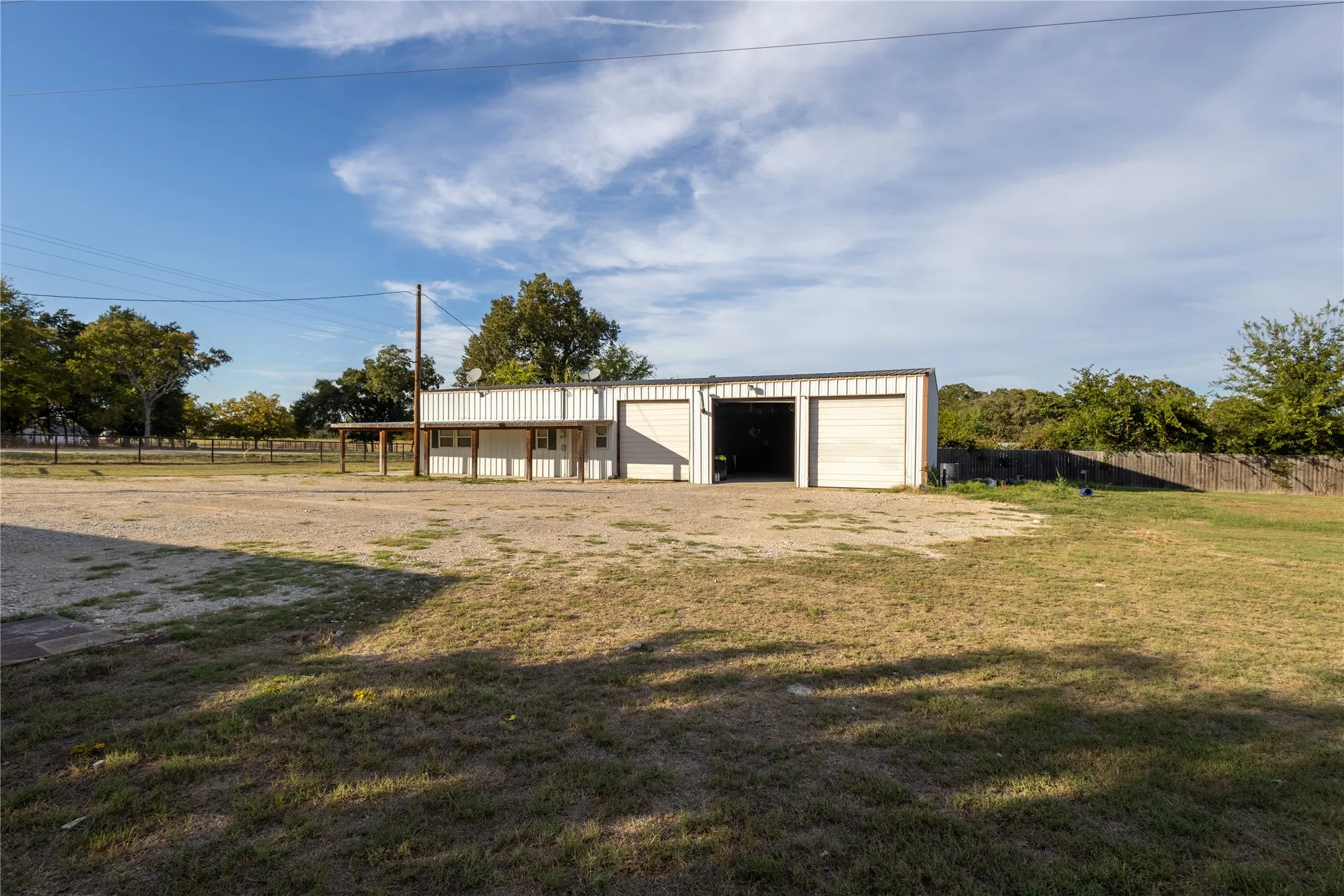 Single Family Residence For Sale in Rains County , 6792 N State Highway 19, Emory, Texas 75440, 2 Bedroom, 1 Bathroom, 3 Garage spaces, 1,296 Sqft, built in 2019, mls#21395445, Real Estate Agent in Emory, Homes For Sale in Rains county, Homes For Sale in Emory, Realtor in Emory Texas, Real Estate Brokerage Independent Realty Texas, Luminita Cordes Realtor