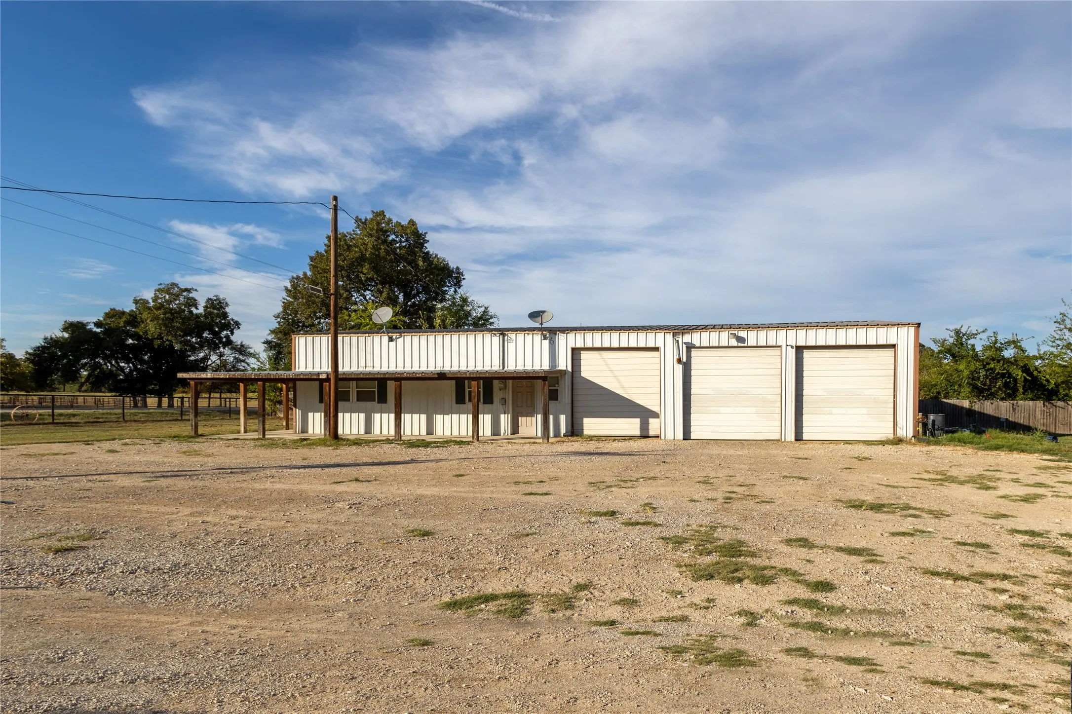 Single Family Residence For Sale in Rains County , 6792 N State Highway 19, Emory, Texas 75440, 2 Bedroom, 1 Bathroom, 3 Garage spaces, 1,296 Sqft, built in 2019, mls#21395445, Real Estate Agent in Emory, Homes For Sale in Rains county, Homes For Sale in Emory, Realtor in Emory Texas, Real Estate Brokerage Independent Realty Texas, Luminita Cordes Realtor